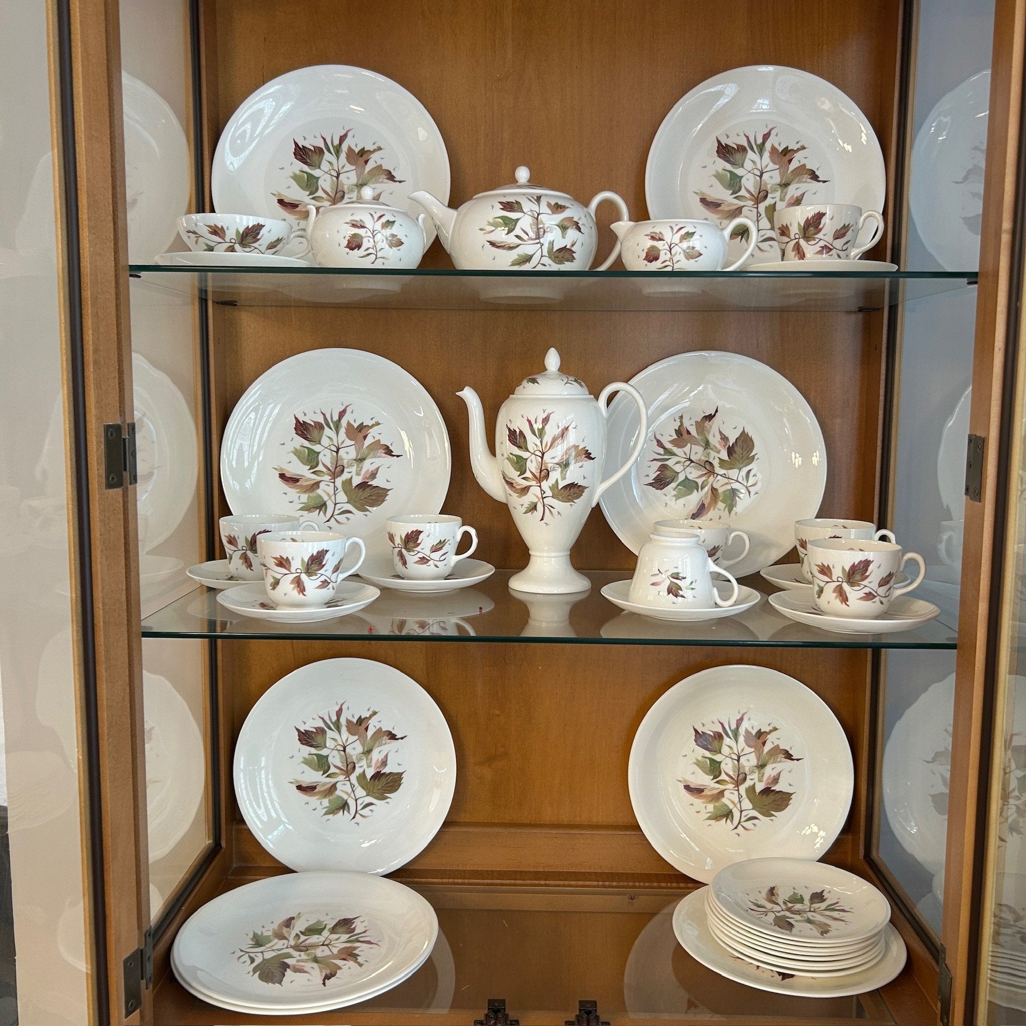 Mid Century 38-Piece Wedgwood Bone China Wakefield Pattern Tea and Coffee Service Large English Estate Set