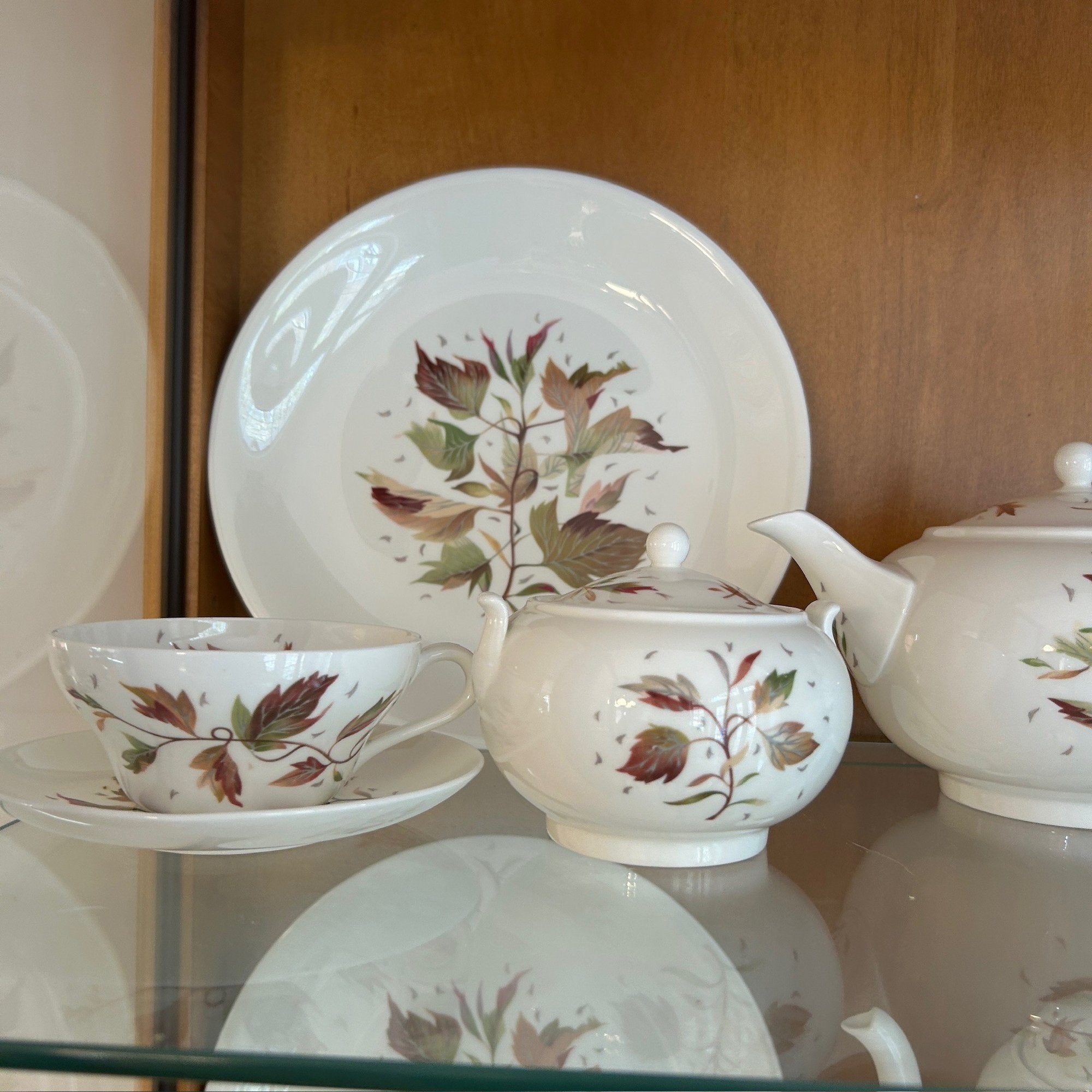 Mid Century 38-Piece Wedgwood Bone China Wakefield Pattern Tea and Coffee Service Large English Estate Set