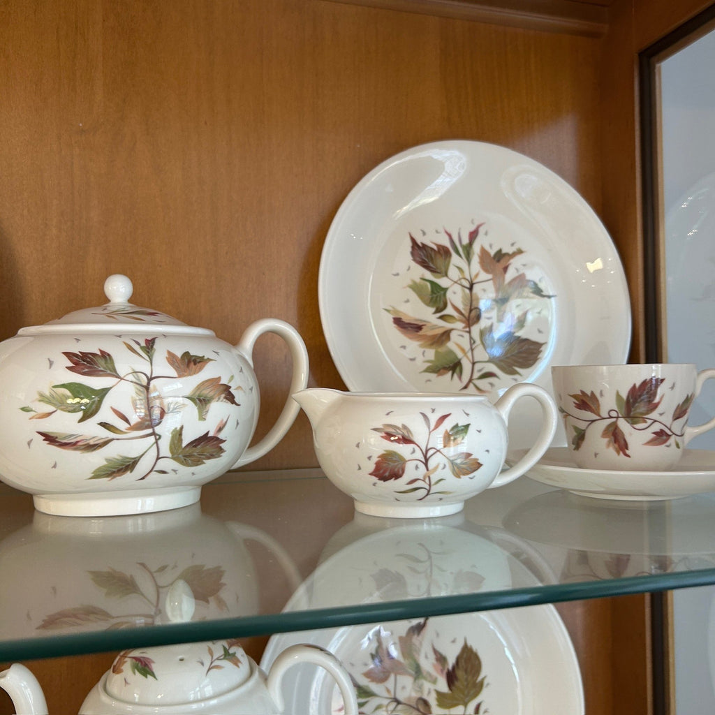 Mid Century 38-Piece Wedgwood Bone China Wakefield Pattern Tea and Coffee Service Large English Estate Set