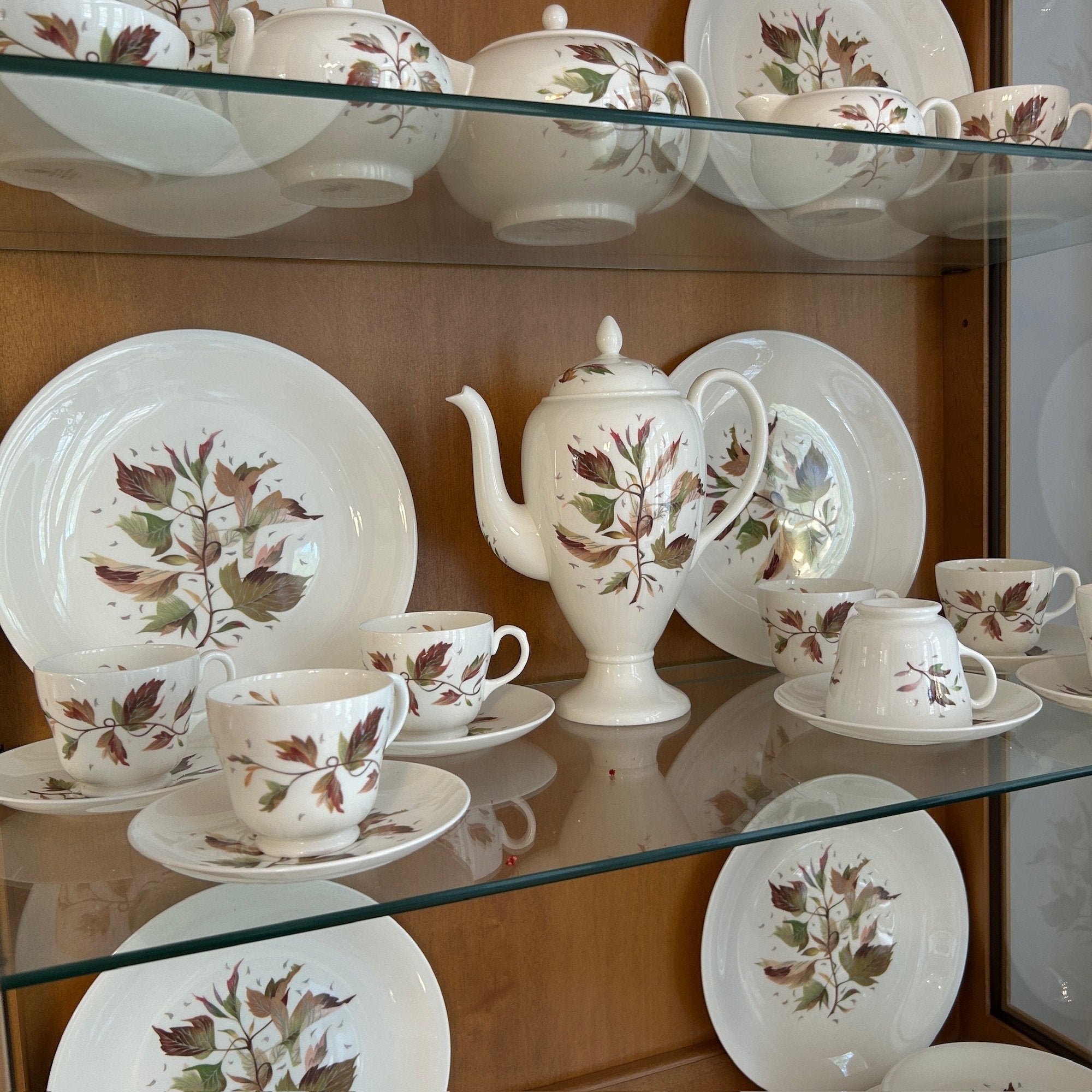 Mid Century 38-Piece Wedgwood Bone China Wakefield Pattern Tea and Coffee Service Large English Estate Set
