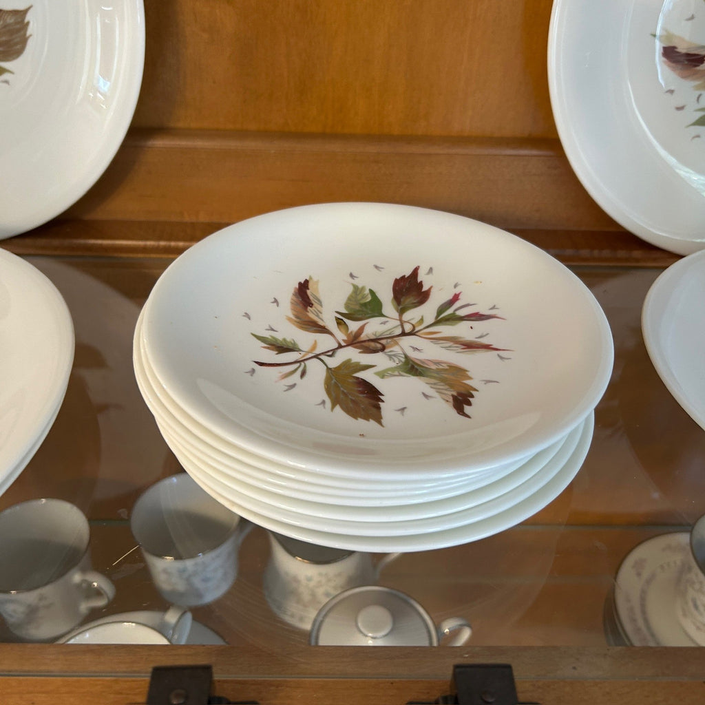 Mid Century 38-Piece Wedgwood Bone China Wakefield Pattern Tea and Coffee Service Large English Estate Set