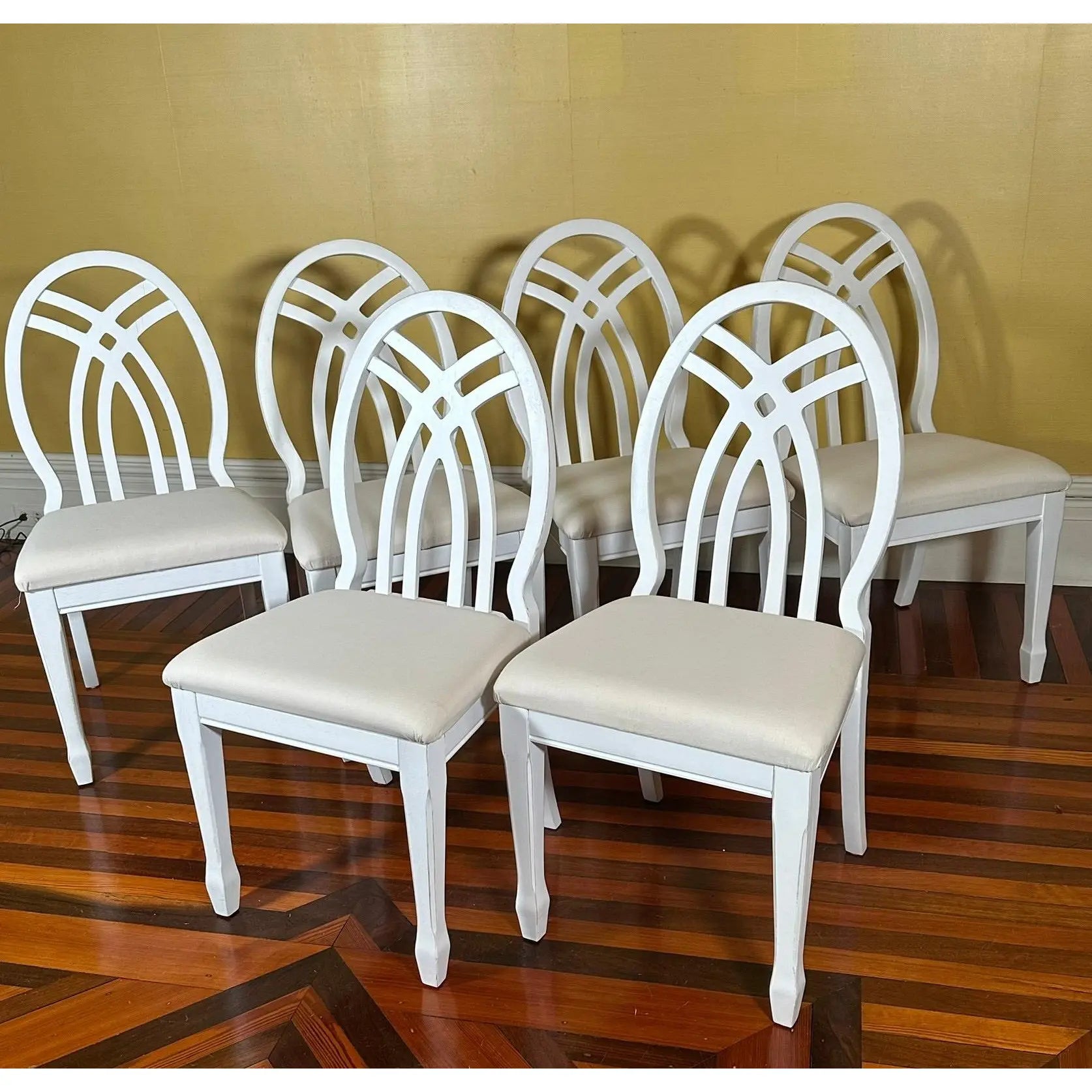 Universal Furniture White Dining Chairs Arched Open Work Geometric Rounded Back Set of Six