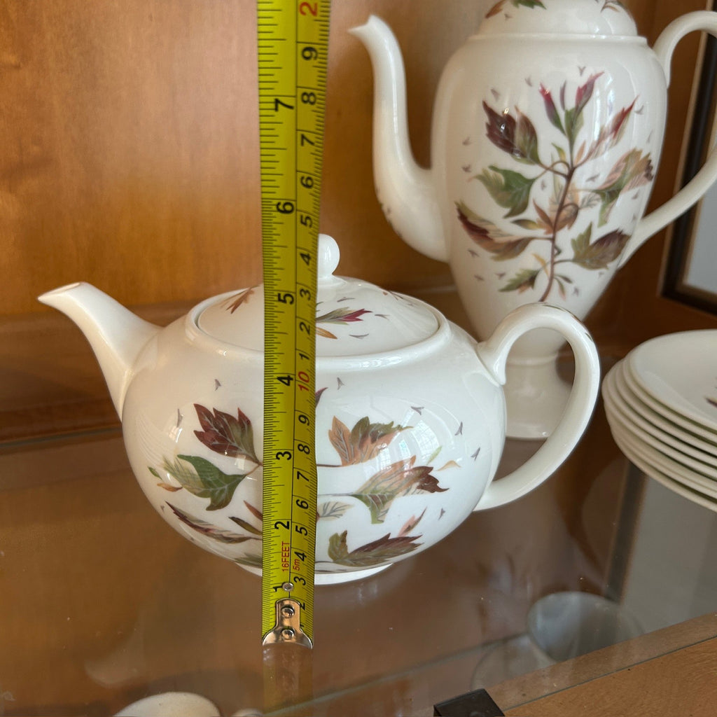 Mid Century 38-Piece Wedgwood Bone China Wakefield Pattern Tea and Coffee Service Large English Estate Set