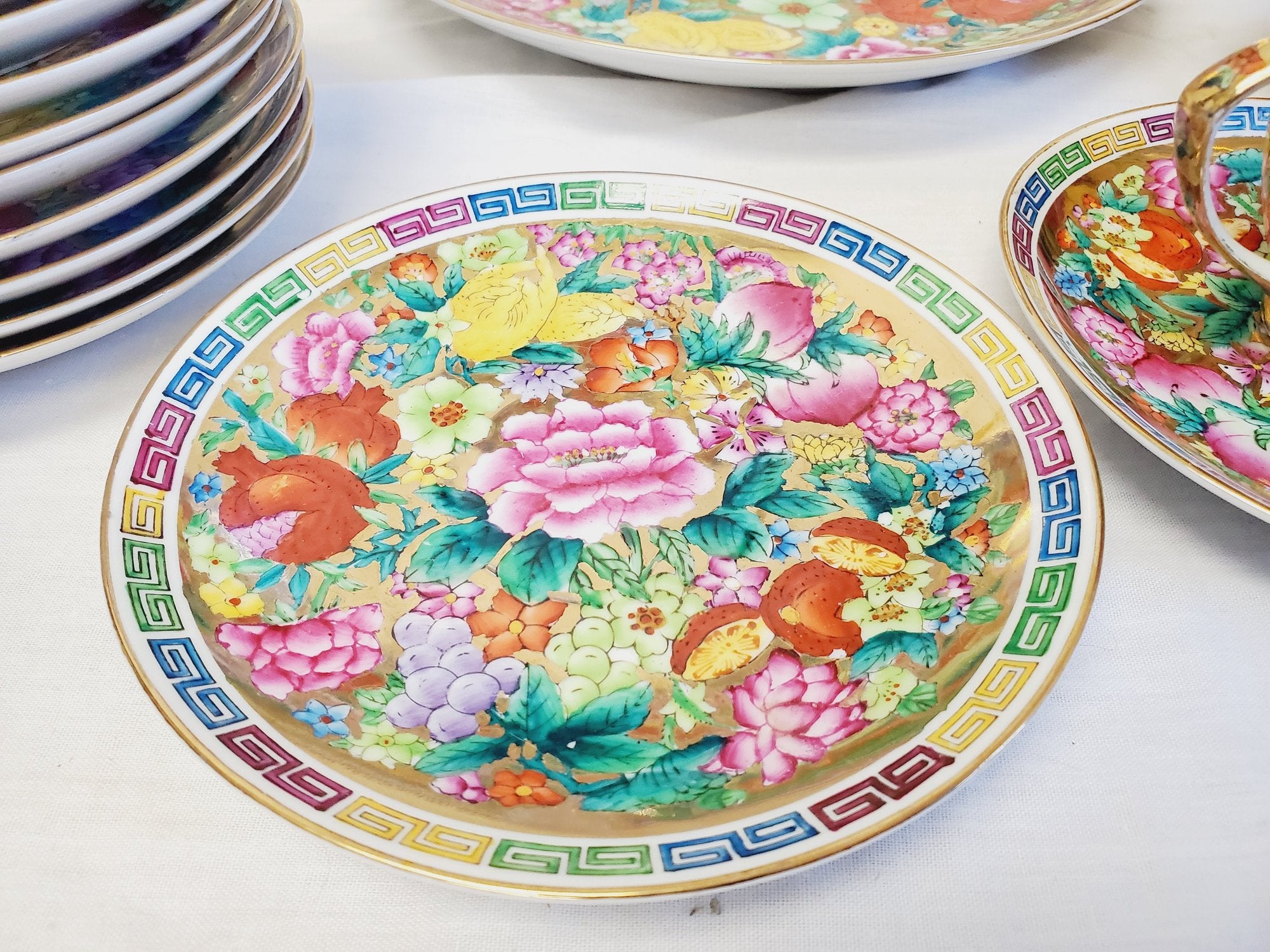 Vintage Mid Century Chinese Millefleur Thousand Flowers Famille Rose Porcelain Tea Service 28 Pieces
