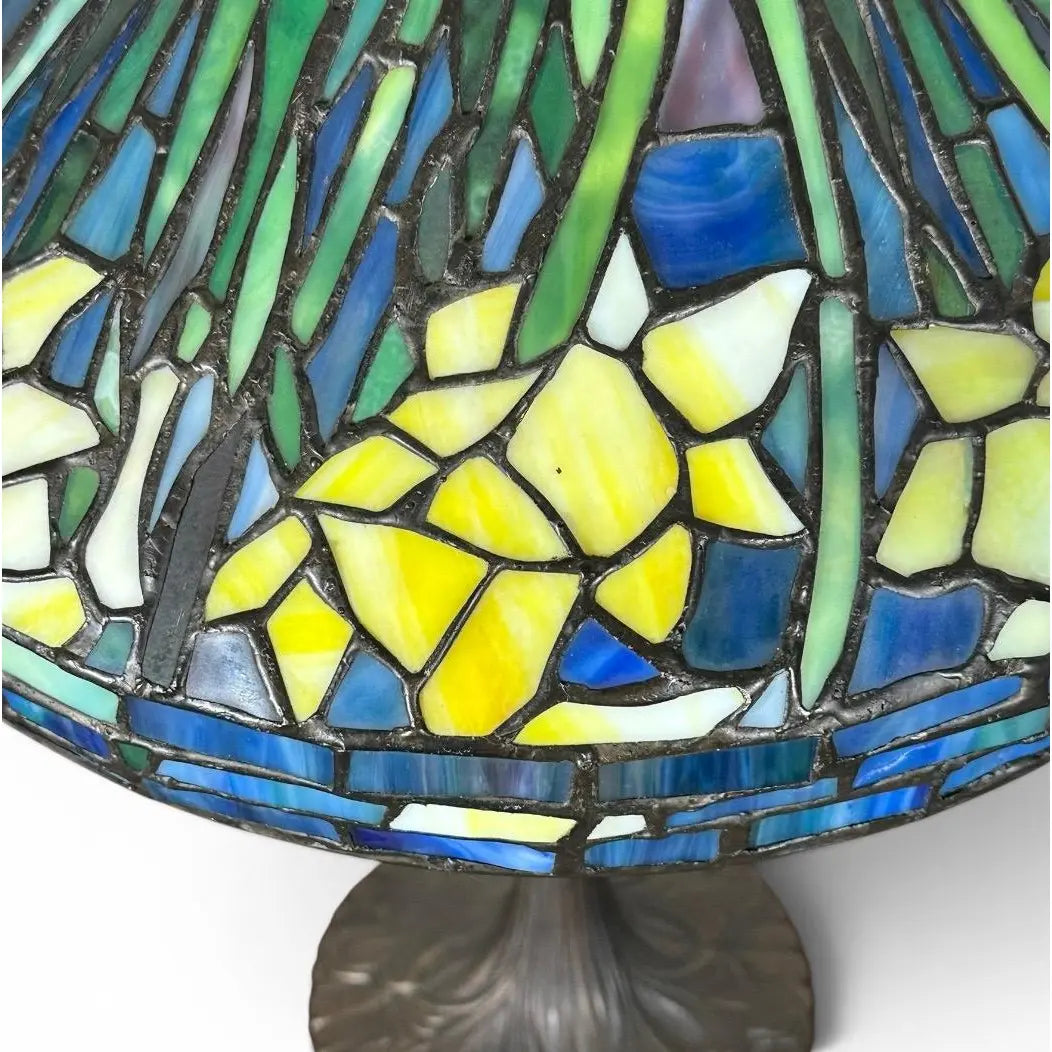 Vintage Tiffany Style Leaded Stained Glass Daffodil Table Lamp With Bronzed Fluted Base
