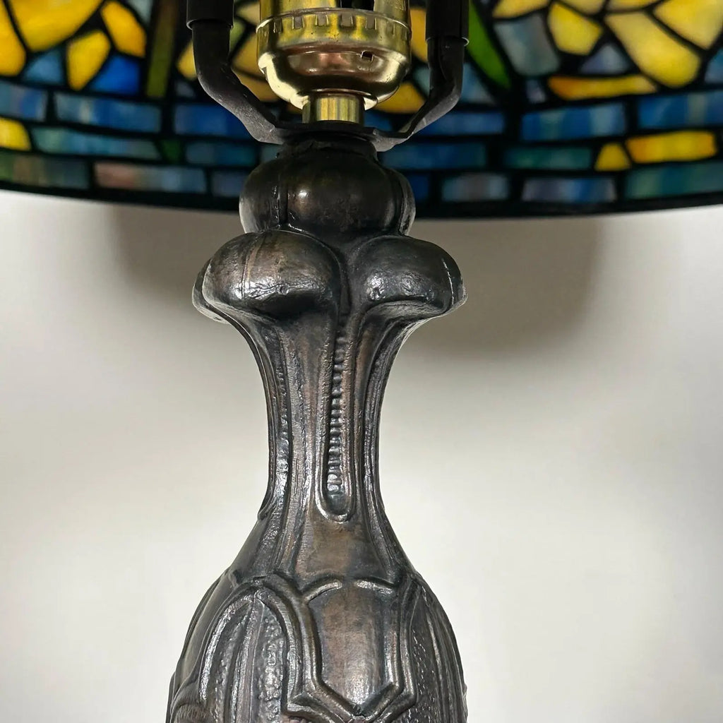 Vintage Tiffany Style Leaded Stained Glass Daffodil Table Lamp With Bronzed Fluted Base