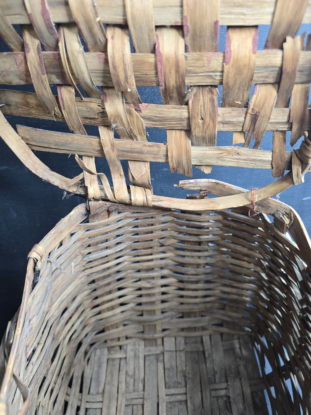Antique Northeast Woodlands Style Lidded Pack Basket Heavy Splint Black Ash Gathering Vessel