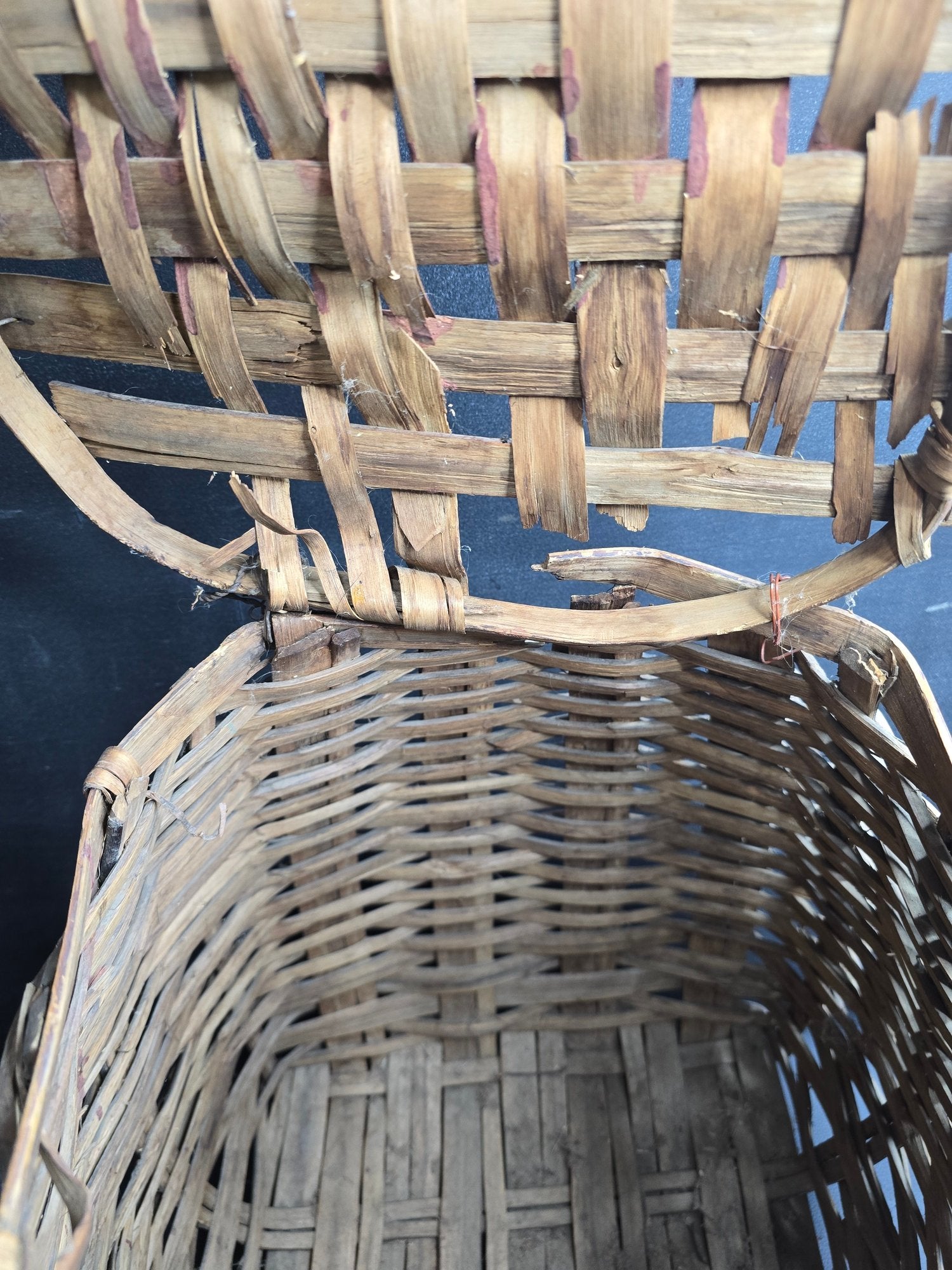 Antique Northeast Woodlands Style Lidded Pack Basket Heavy Splint Black Ash Gathering Vessel