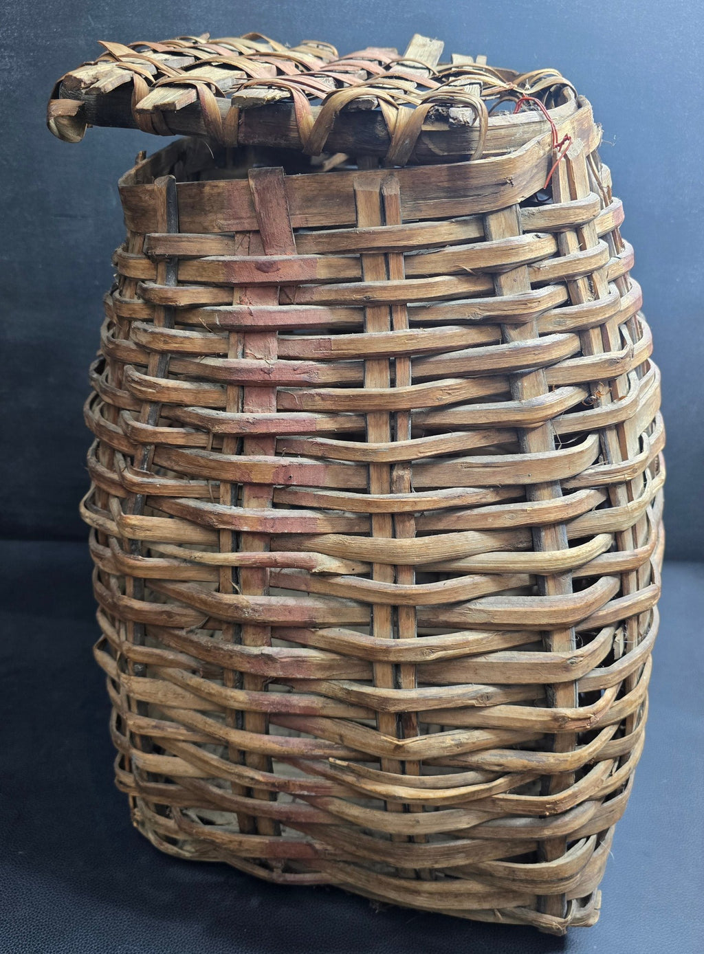 Antique Northeast Woodlands Style Lidded Pack Basket Heavy Splint Black Ash Gathering Vessel