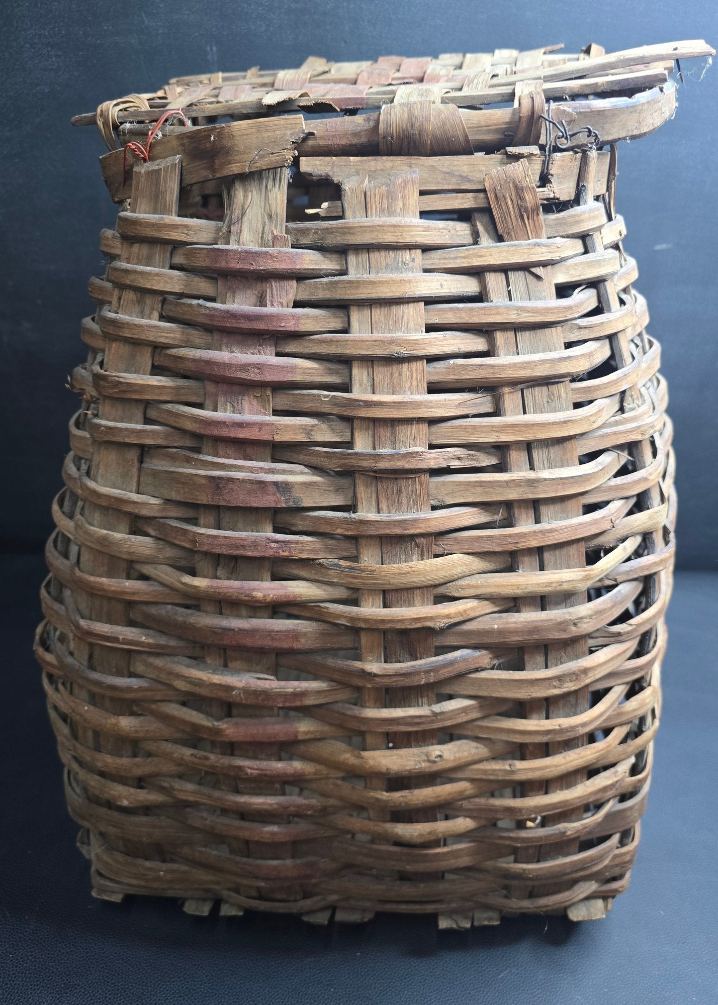 Antique Northeast Woodlands Style Lidded Pack Basket Heavy Splint Black Ash Gathering Vessel