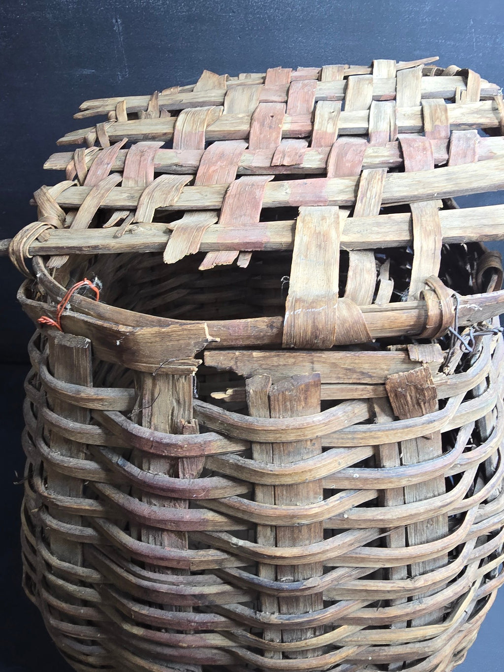 Antique Northeast Woodlands Style Lidded Pack Basket Heavy Splint Black Ash Gathering Vessel