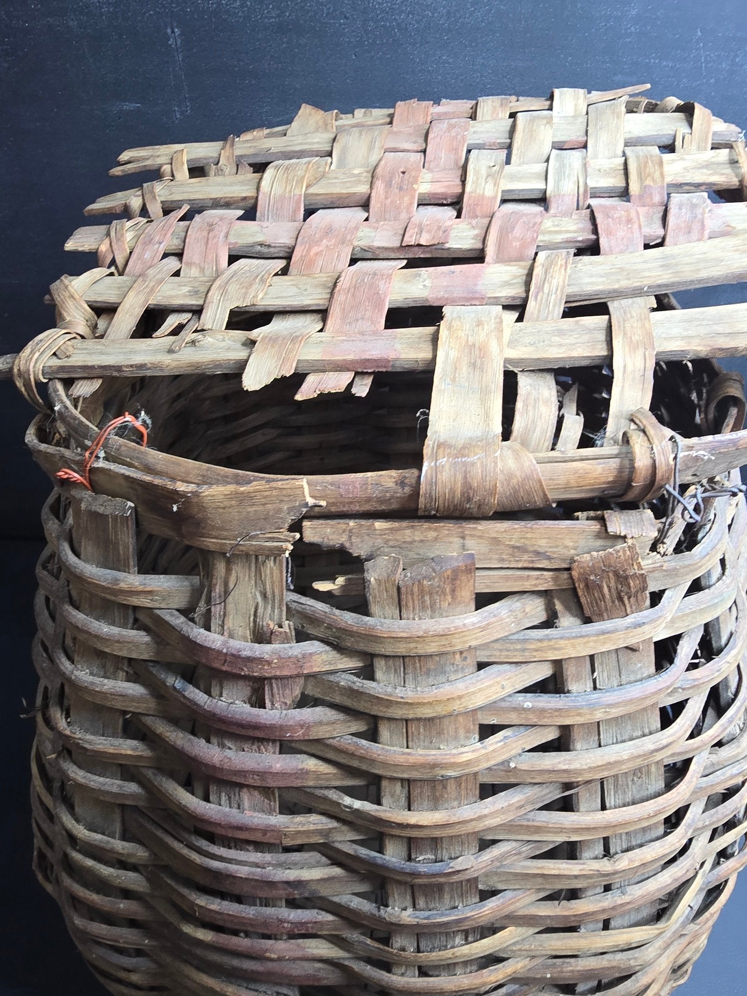 Antique Northeast Woodlands Style Lidded Pack Basket Heavy Splint Black Ash Gathering Vessel
