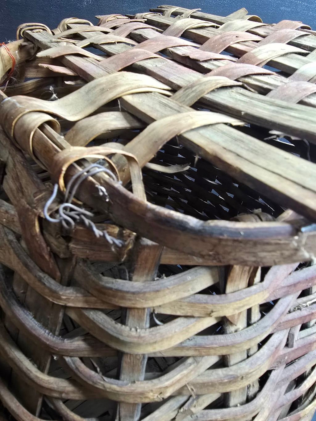 Antique Northeast Woodlands Style Lidded Pack Basket Heavy Splint Black Ash Gathering Vessel