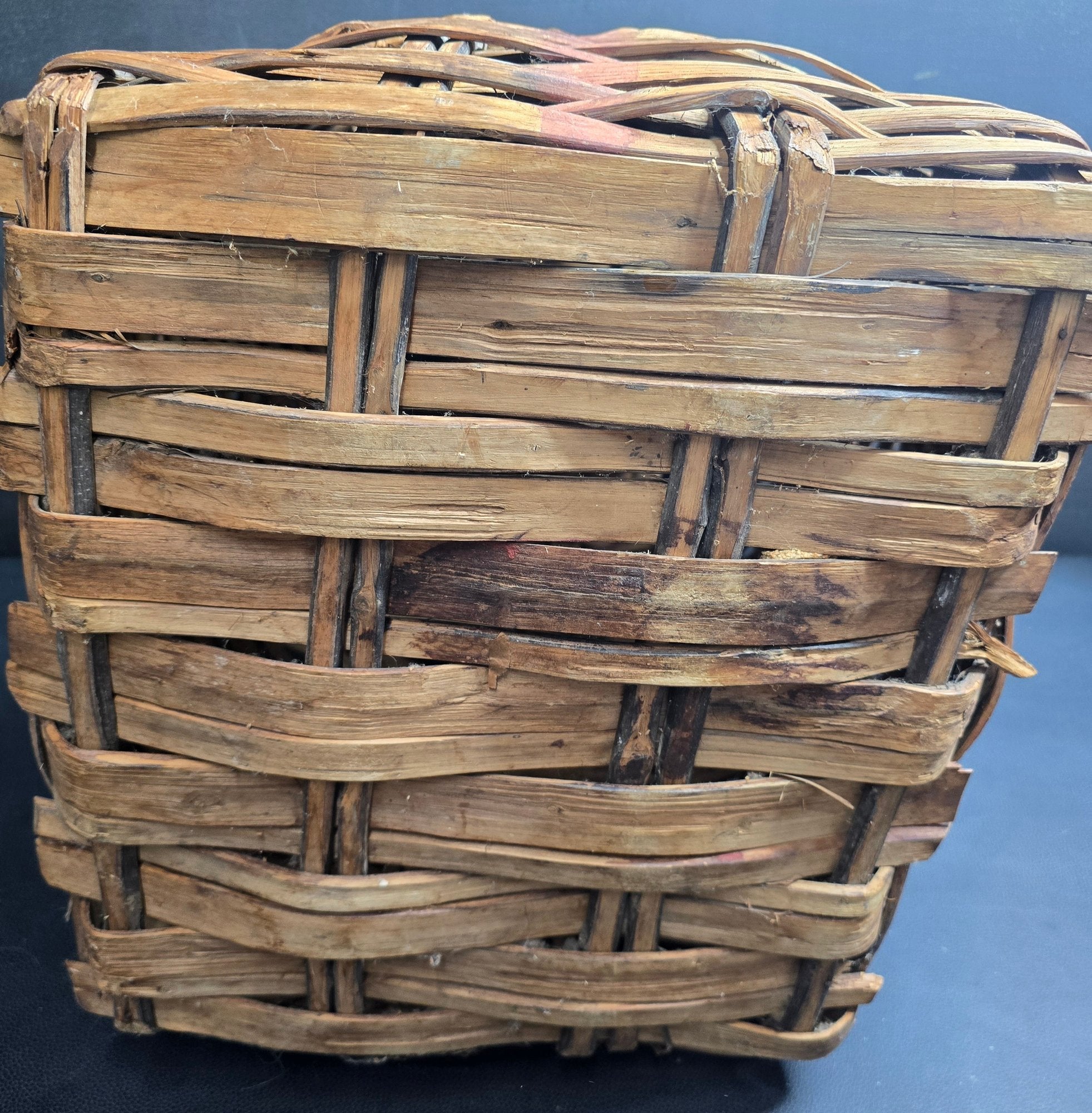 Antique Northeast Woodlands Style Lidded Pack Basket Heavy Splint Black Ash Gathering Vessel