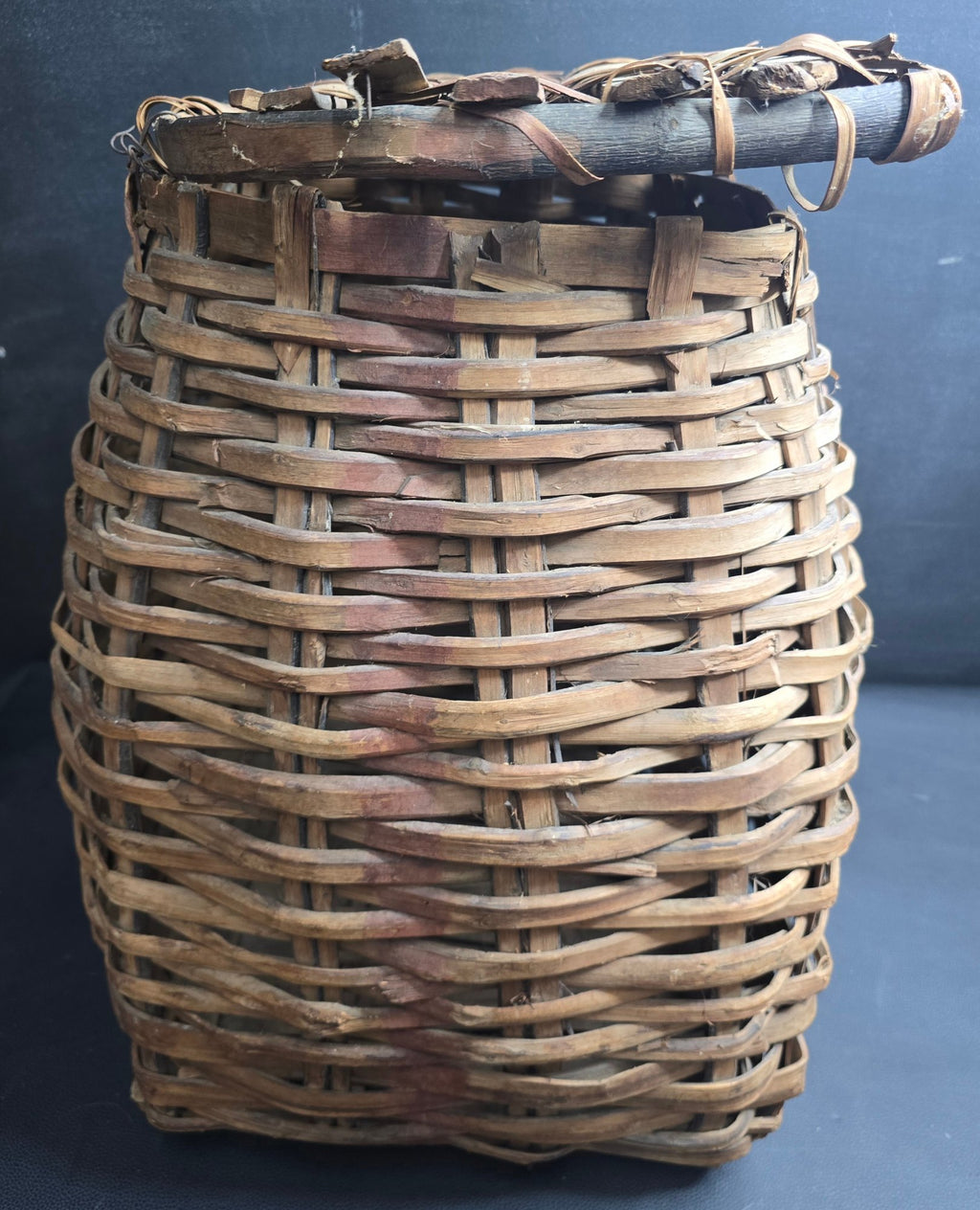 Antique Northeast Woodlands Style Lidded Pack Basket Heavy Splint Black Ash Gathering Vessel