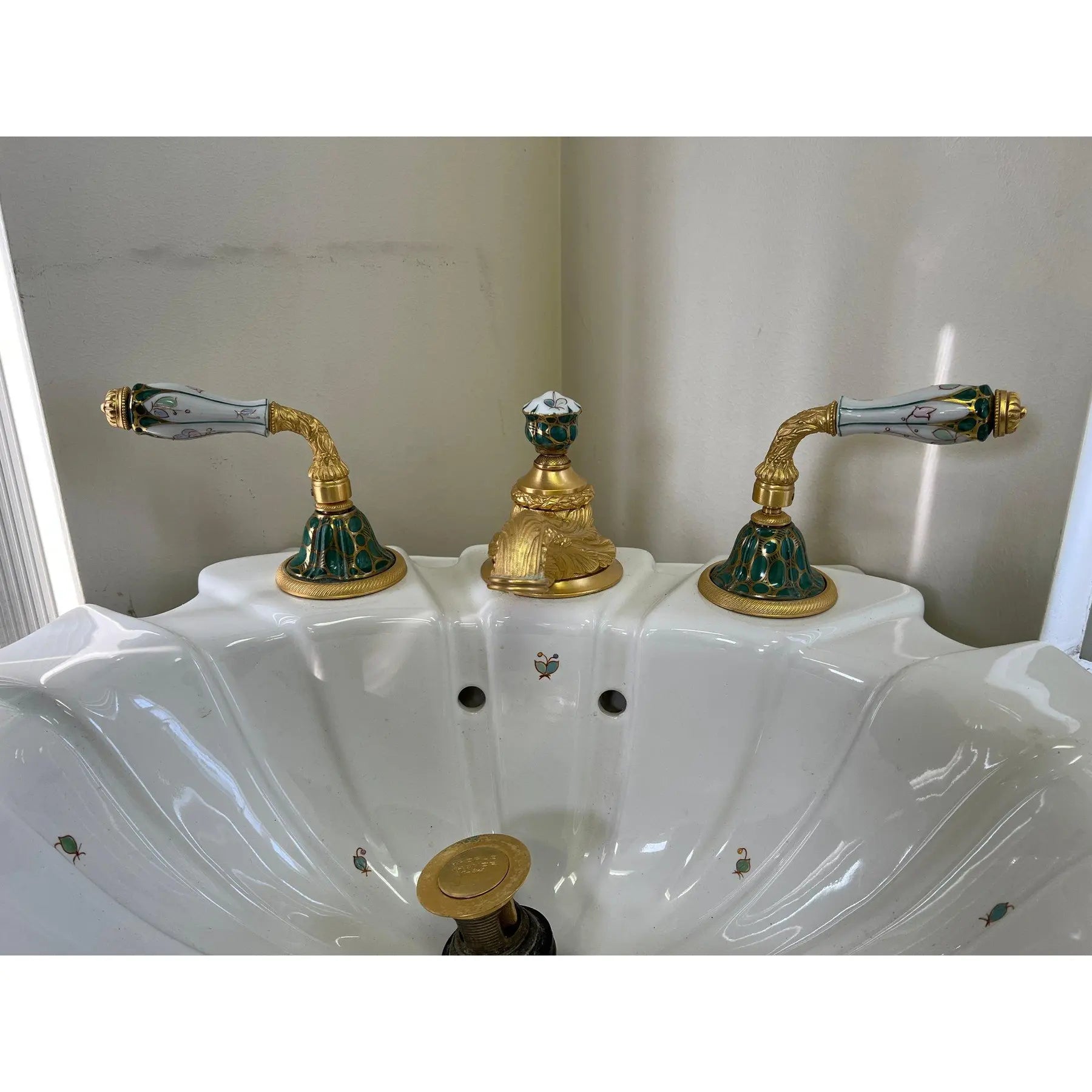 Sherle Wagner Chinoiserie Hand Painted Pedestal Sink and Complete 24k Gold Hardware Suite