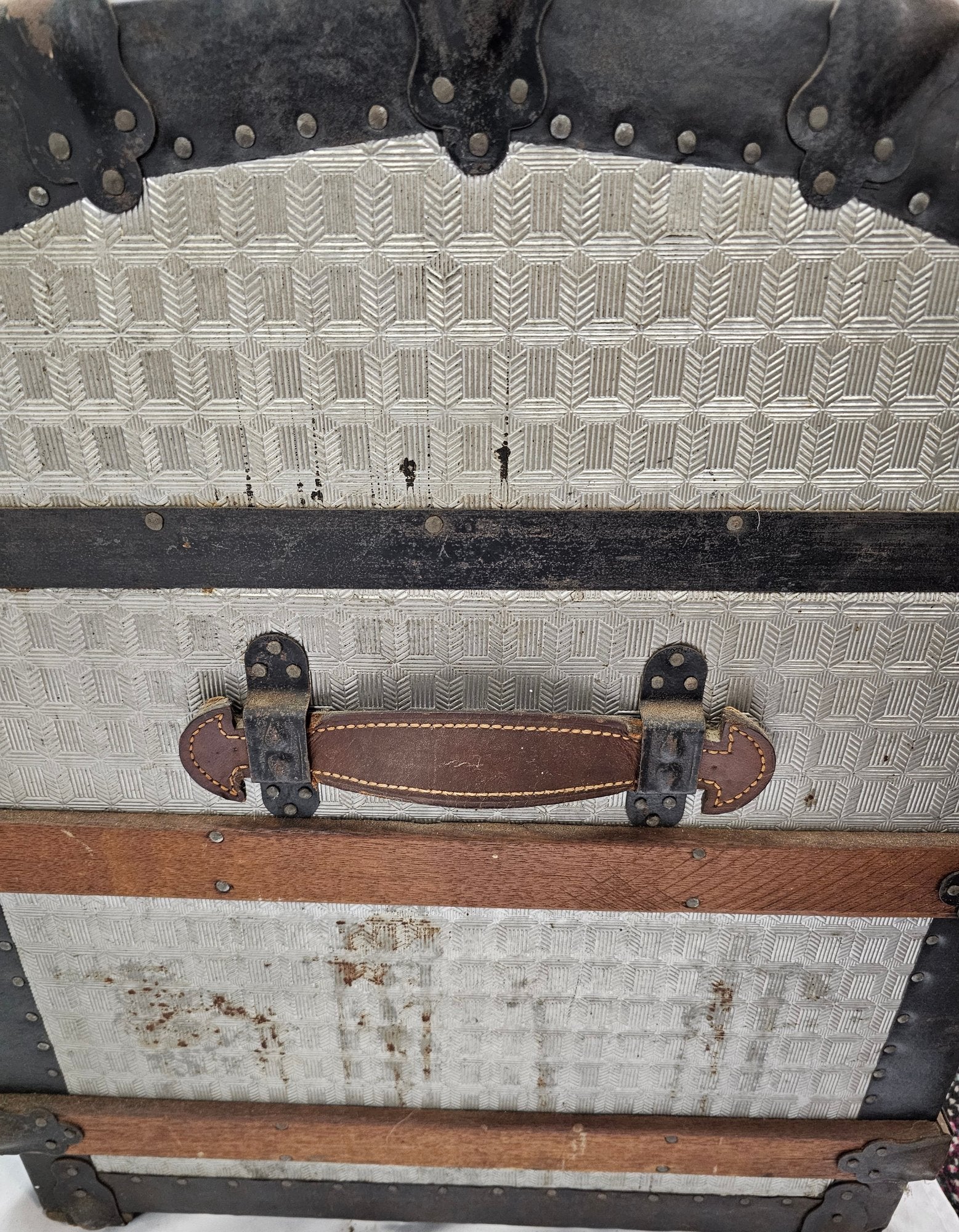 Antique Victorian Saratoga Steamer Trunk With Original Trays and Working Key