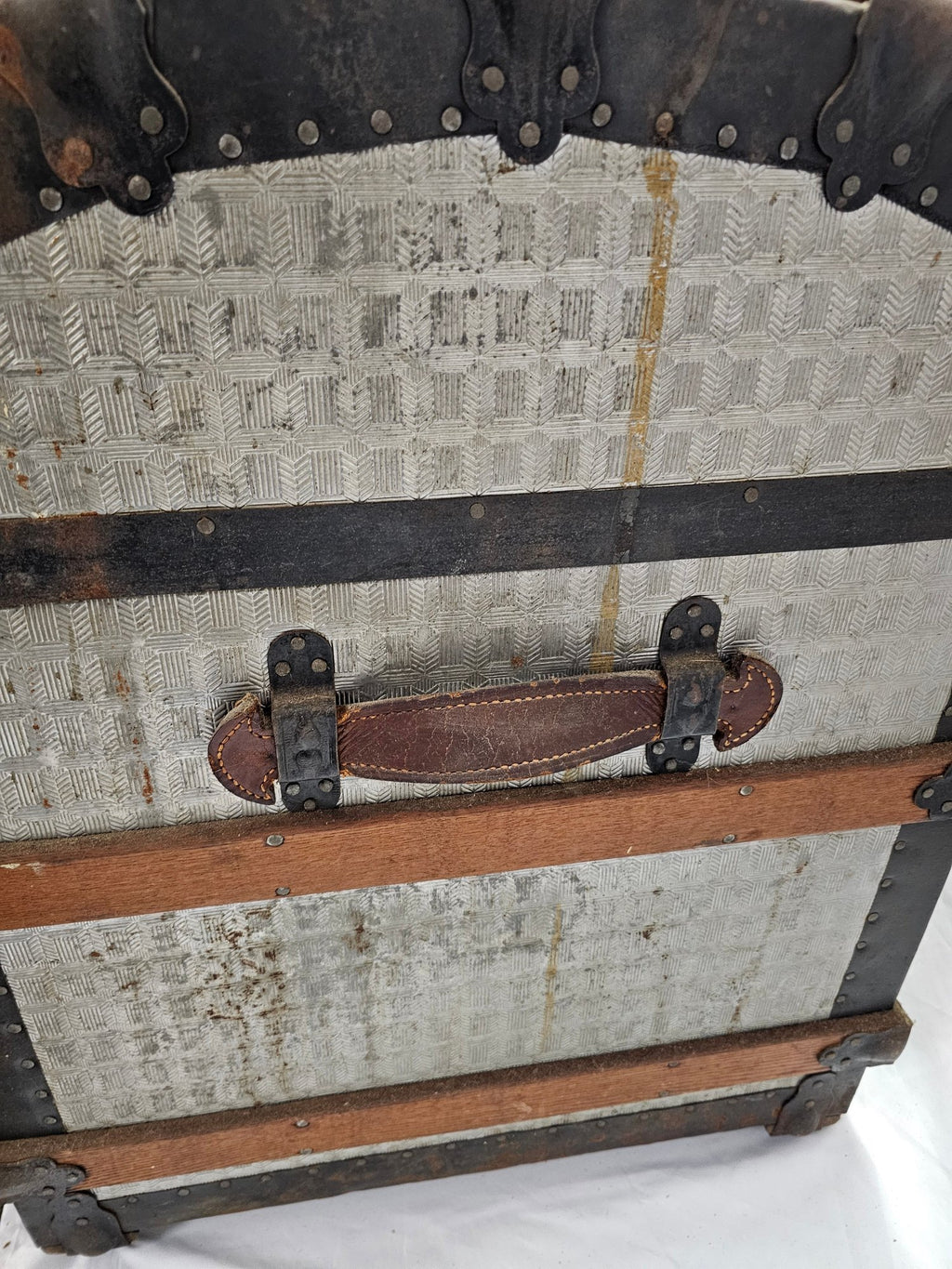 Antique Victorian Saratoga Steamer Trunk With Original Trays and Working Key