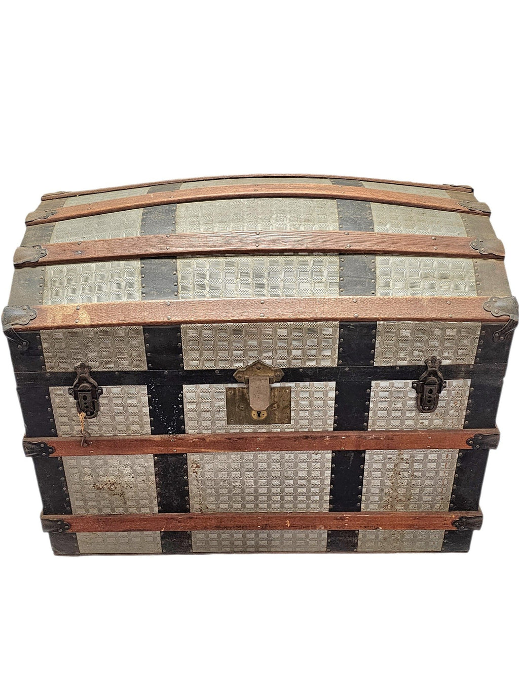 Antique Victorian Saratoga Steamer Trunk With Original Trays and Working Key