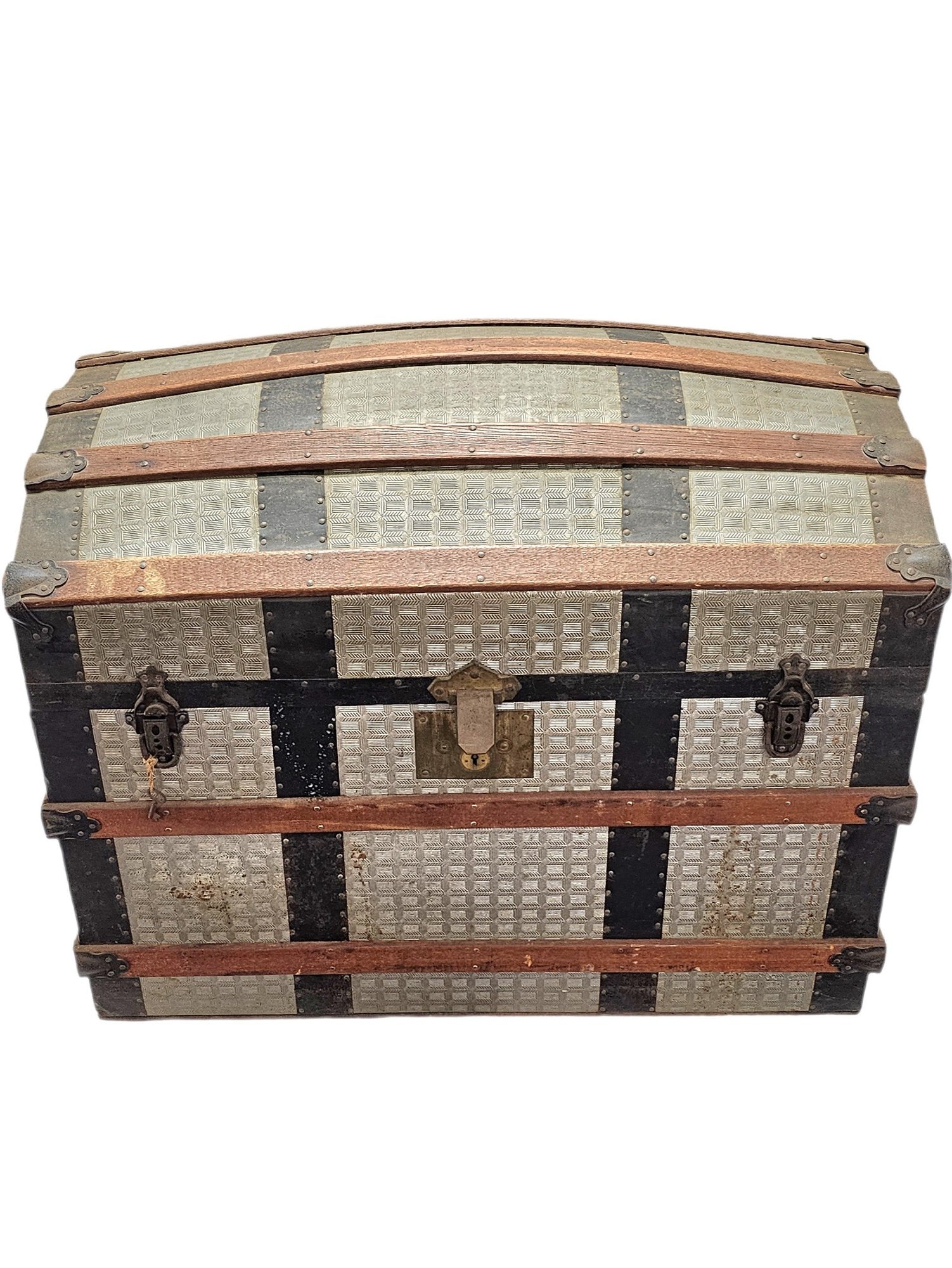 Antique Victorian Saratoga Steamer Trunk With Original Trays and Working Key
