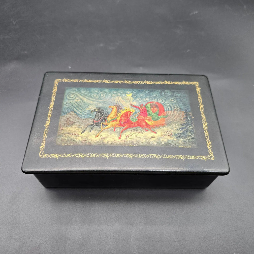 Vintage Hand-Painted Kholuy Lacquer Box – "Troika" Scene by Artist Lovkachev