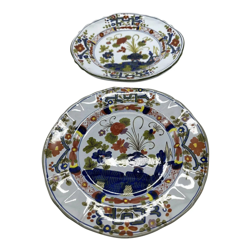 Vintage Italian Majolica Faenza Garofano Scalloped Plates - Pair