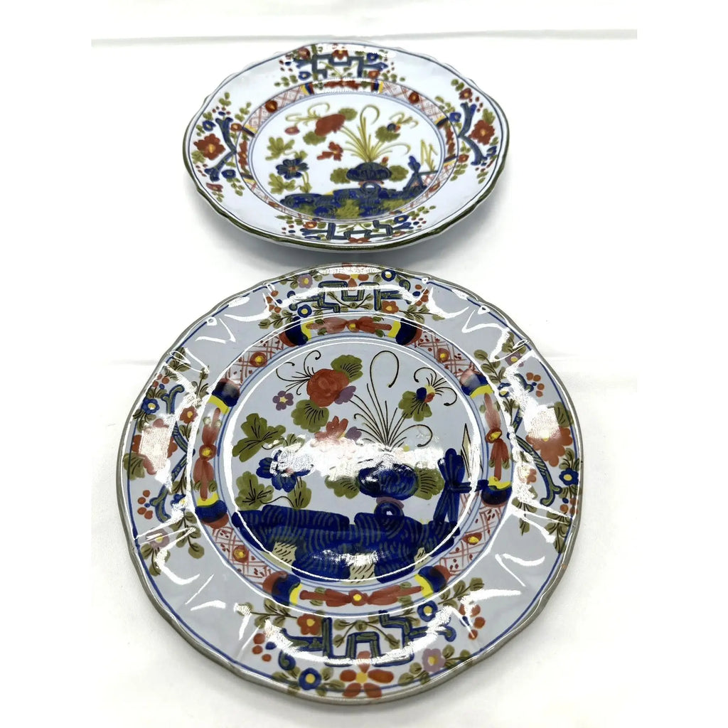 Vintage Italian Majolica Faenza Garofano Scalloped Plates - Pair