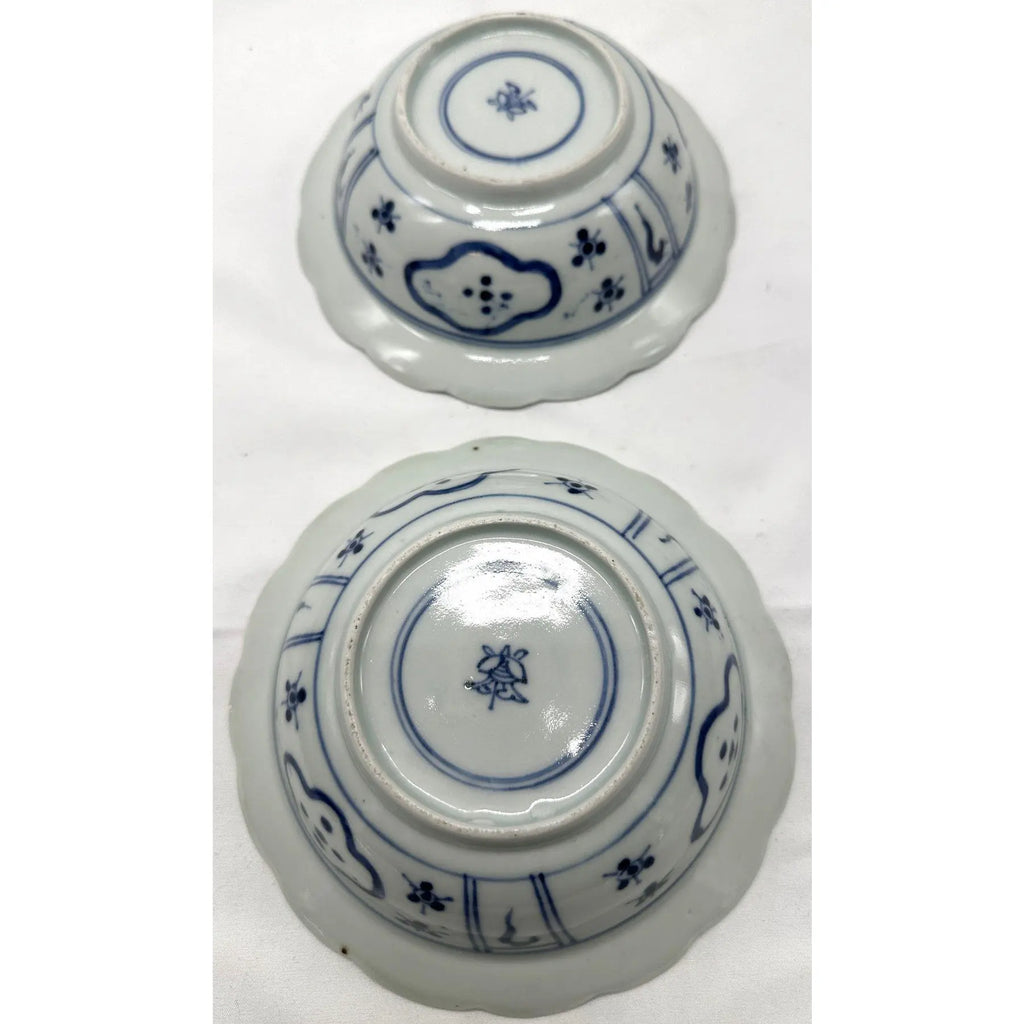 Rare Pair of 18th Century Chinese Export Blue and White Scalloped Bowls Long Eliza Motif