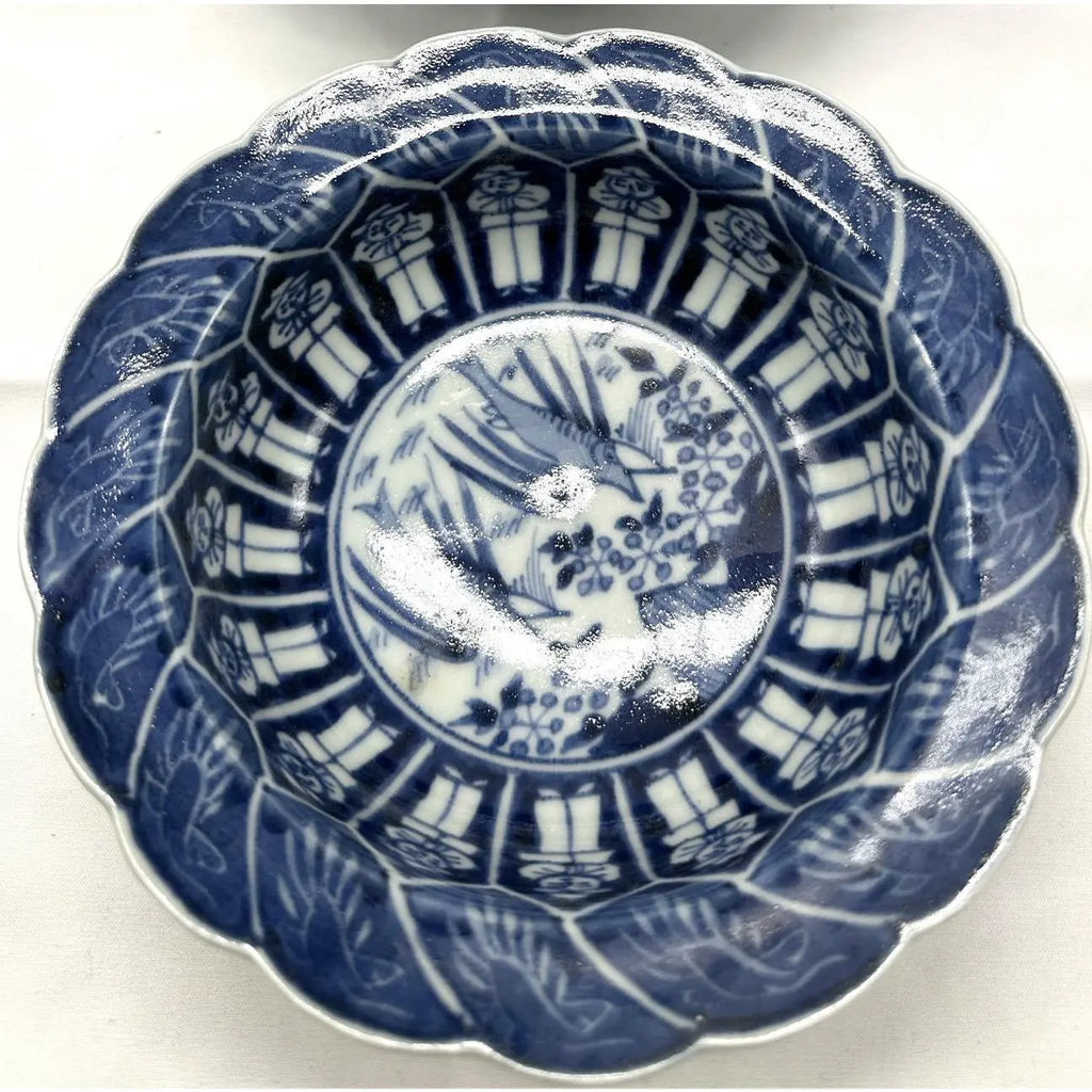 Rare Pair of 18th Century Chinese Export Blue and White Scalloped Bowls Long Eliza Motif