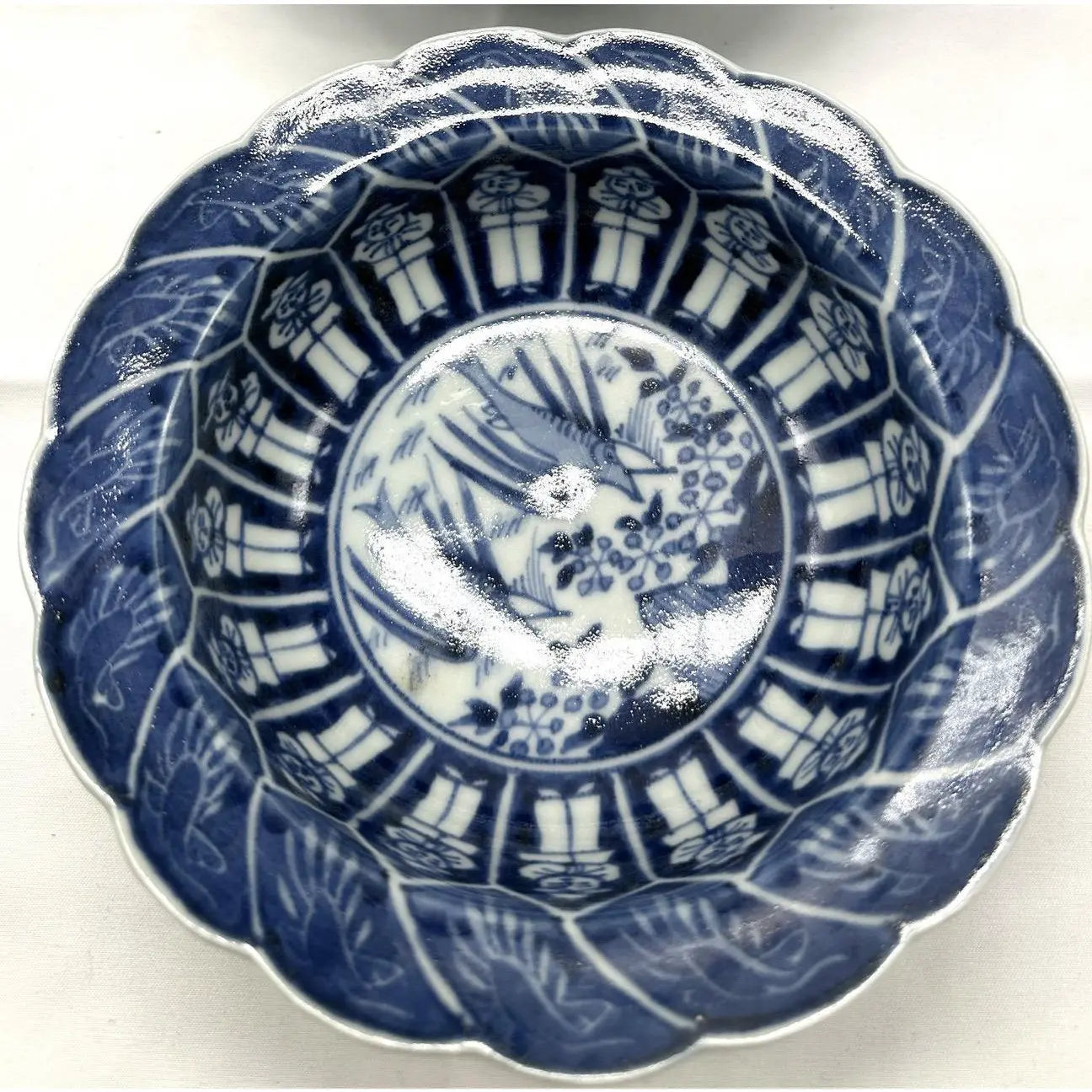 Rare Pair of 18th Century Chinese Export Blue and White Scalloped Bowls Long Eliza Motif