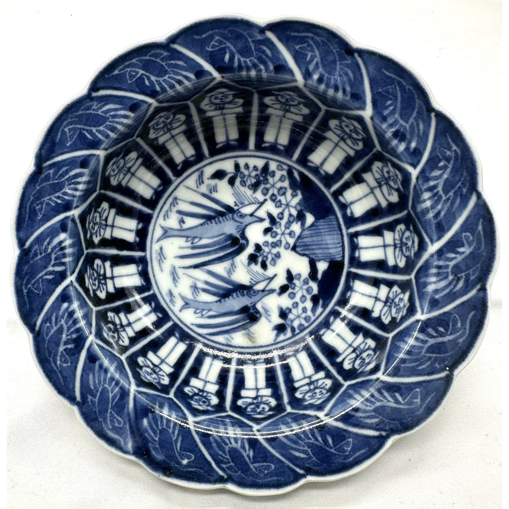 Rare Pair of 18th Century Chinese Export Blue and White Scalloped Bowls Long Eliza Motif