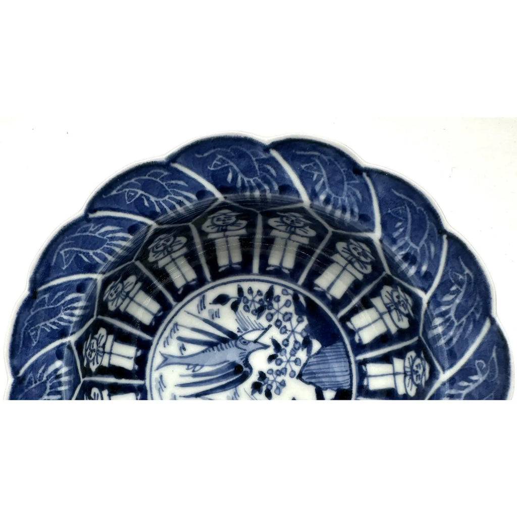 Rare Pair of 18th Century Chinese Export Blue and White Scalloped Bowls Long Eliza Motif