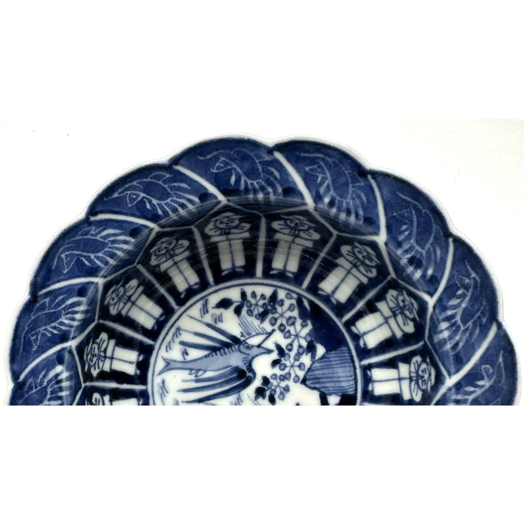 Rare Pair of 18th Century Chinese Export Blue and White Scalloped Bowls Long Eliza Motif