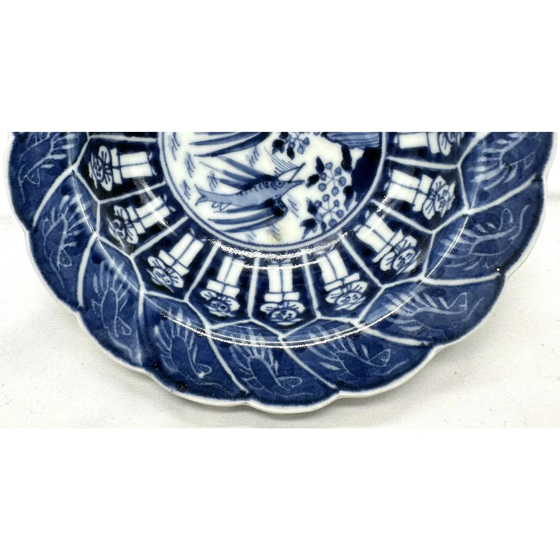 Rare Pair of 18th Century Chinese Export Blue and White Scalloped Bowls Long Eliza Motif