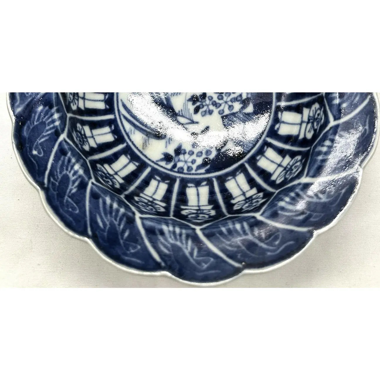 Rare Pair of 18th Century Chinese Export Blue and White Scalloped Bowls Long Eliza Motif