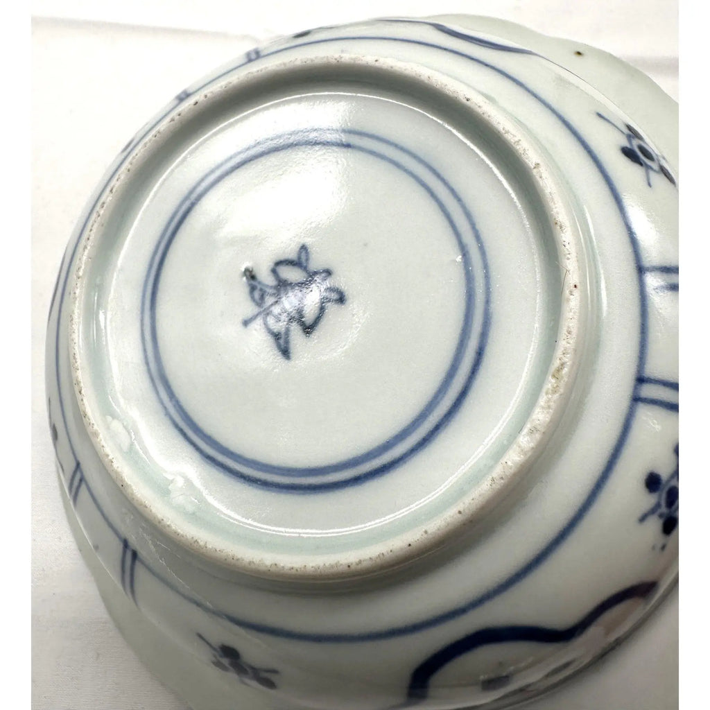Rare Pair of 18th Century Chinese Export Blue and White Scalloped Bowls Long Eliza Motif