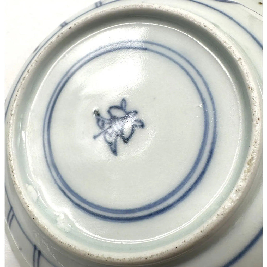 Rare Pair of 18th Century Chinese Export Blue and White Scalloped Bowls Long Eliza Motif