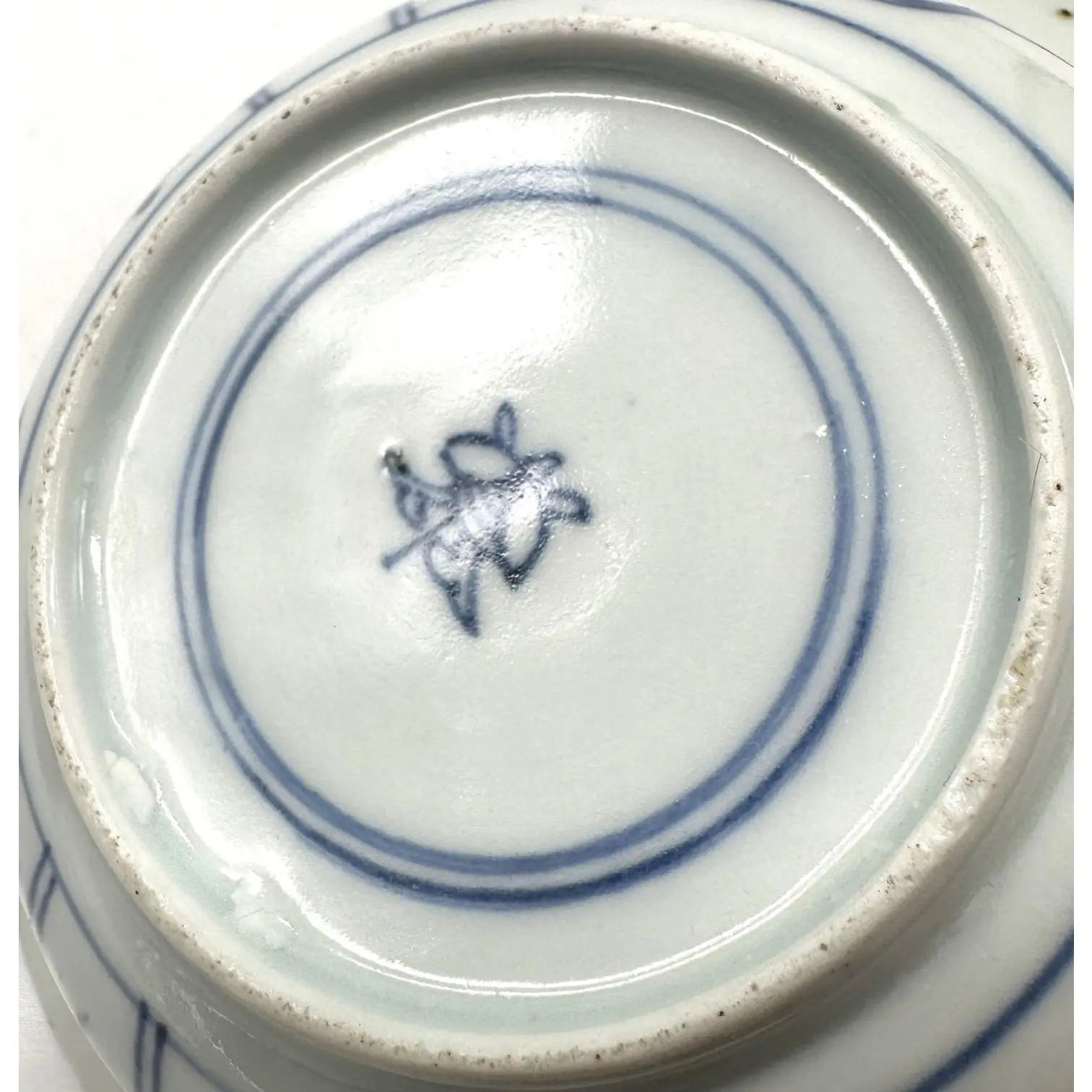 Rare Pair of 18th Century Chinese Export Blue and White Scalloped Bowls Long Eliza Motif