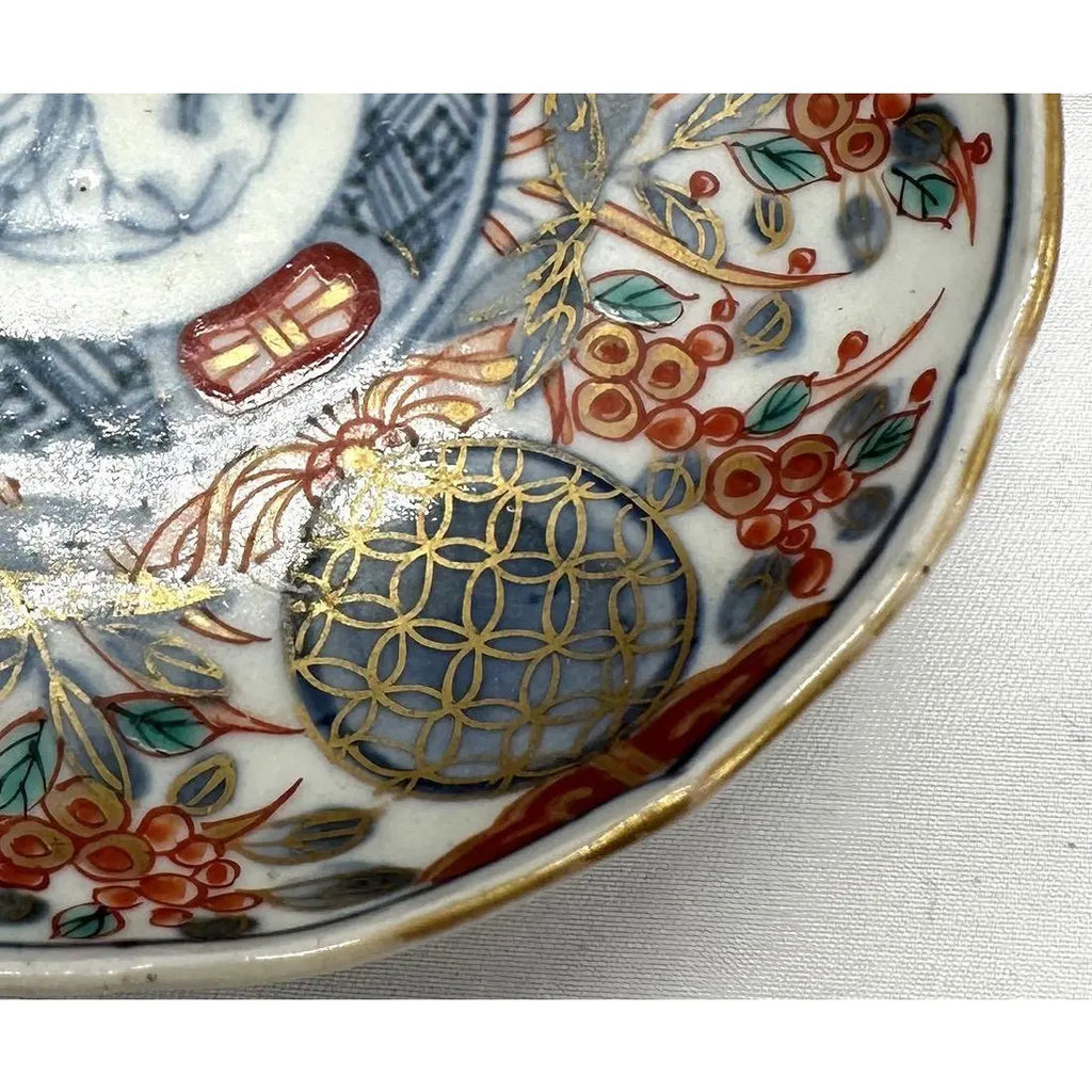 19th Century Japanese Imari Scalloped Dish - Hand-Painted Gilt