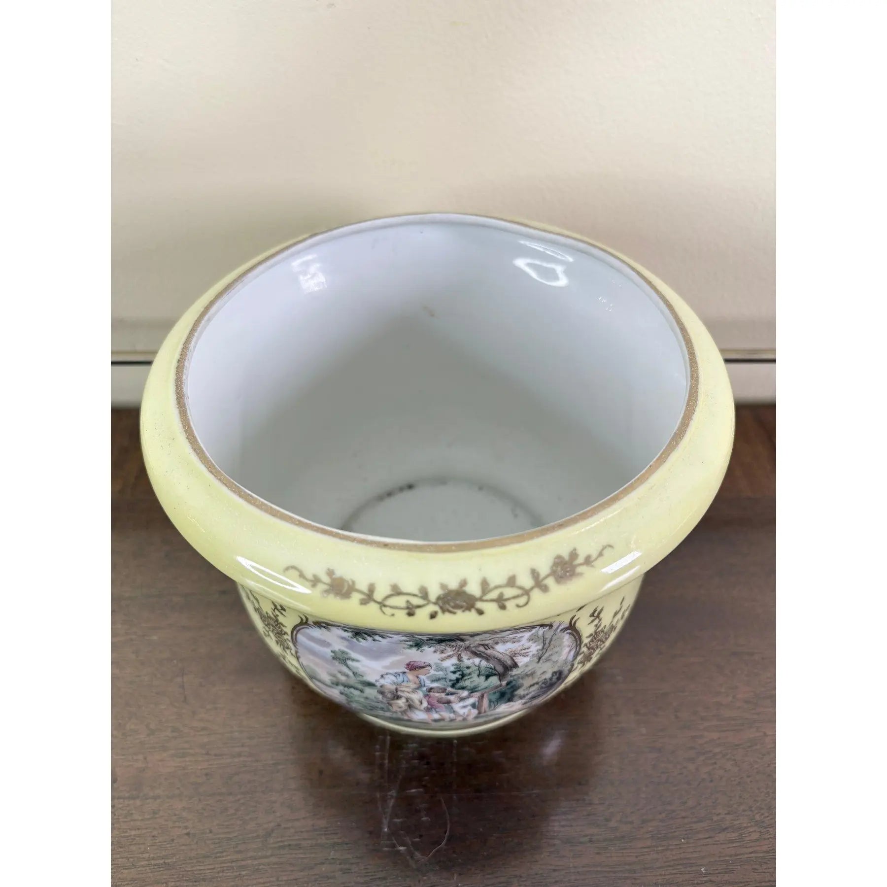 Elegant Neoclassical Style Cachepot — Scenic Romantic Portraits & Gilt Filigree