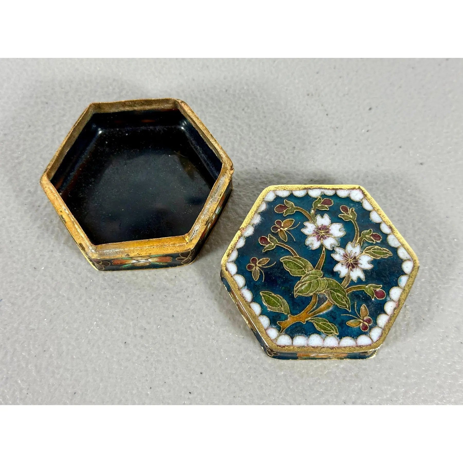 Exquisite Vintage Chinese Cloisonné Enamel Box