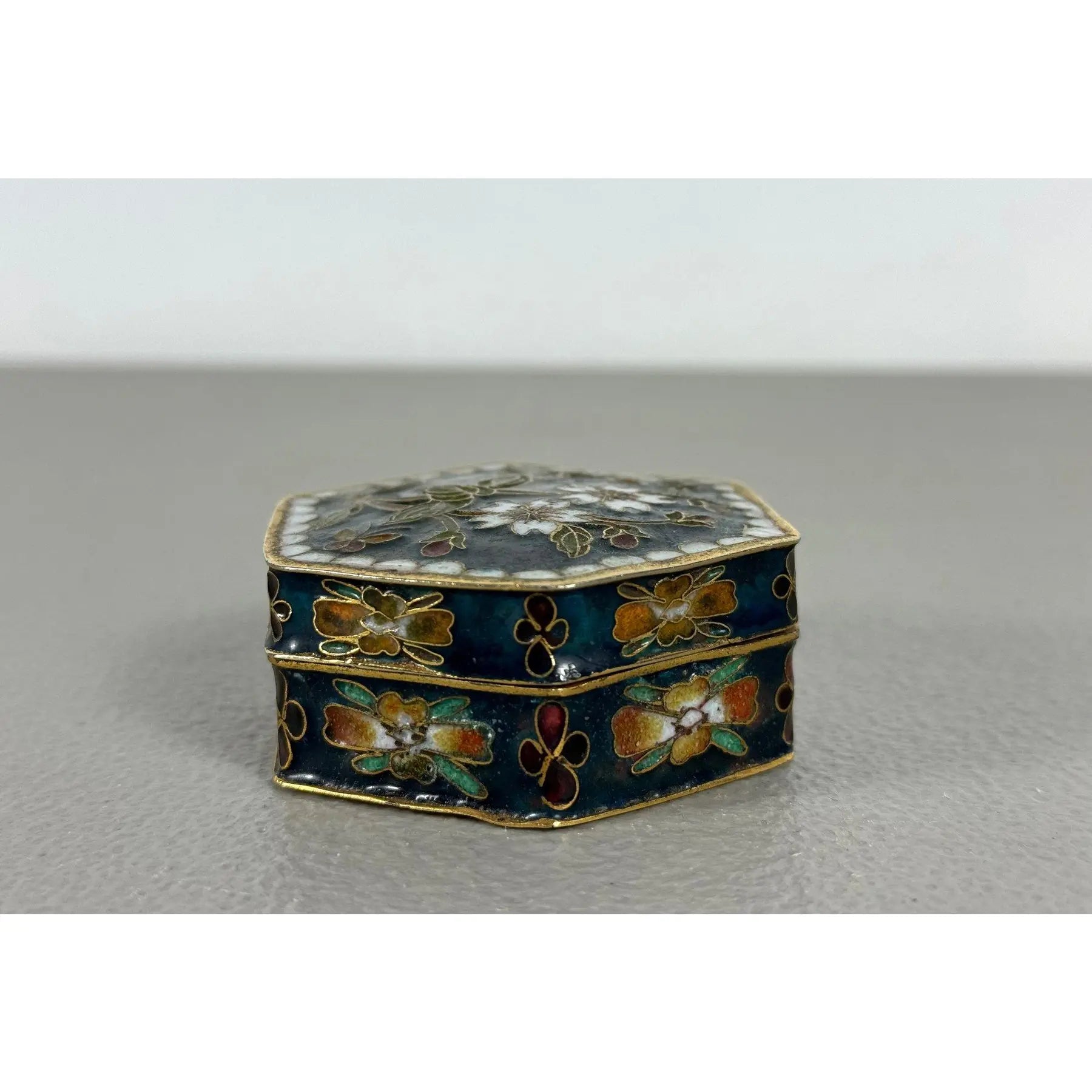 Exquisite Vintage Chinese Cloisonné Enamel Box