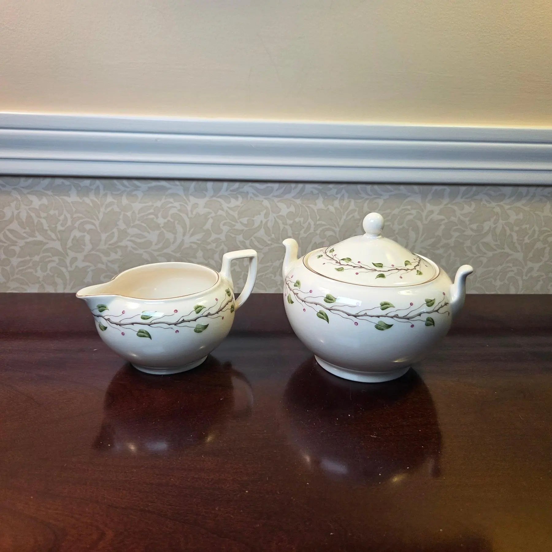 Vintage 1990 Wedgwood "Green Leaf" Queen's Ware Sugar & Creamer Set