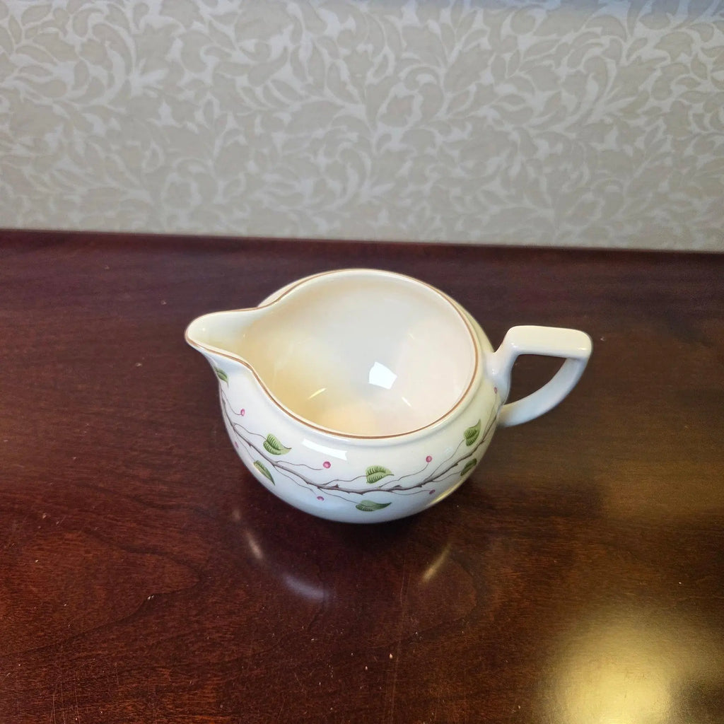 Vintage 1990 Wedgwood "Green Leaf" Queen's Ware Sugar & Creamer Set