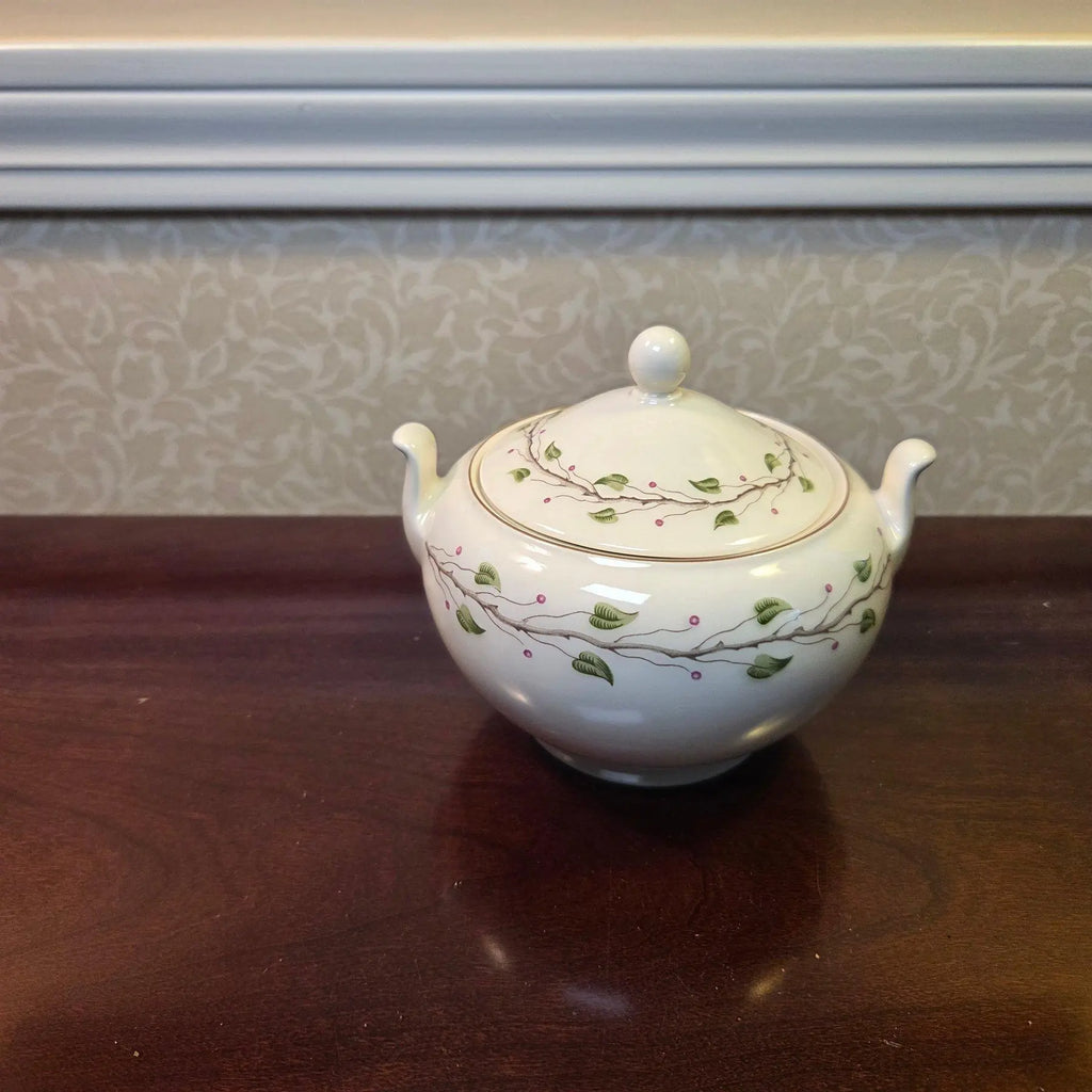 Vintage 1990 Wedgwood "Green Leaf" Queen's Ware Sugar & Creamer Set