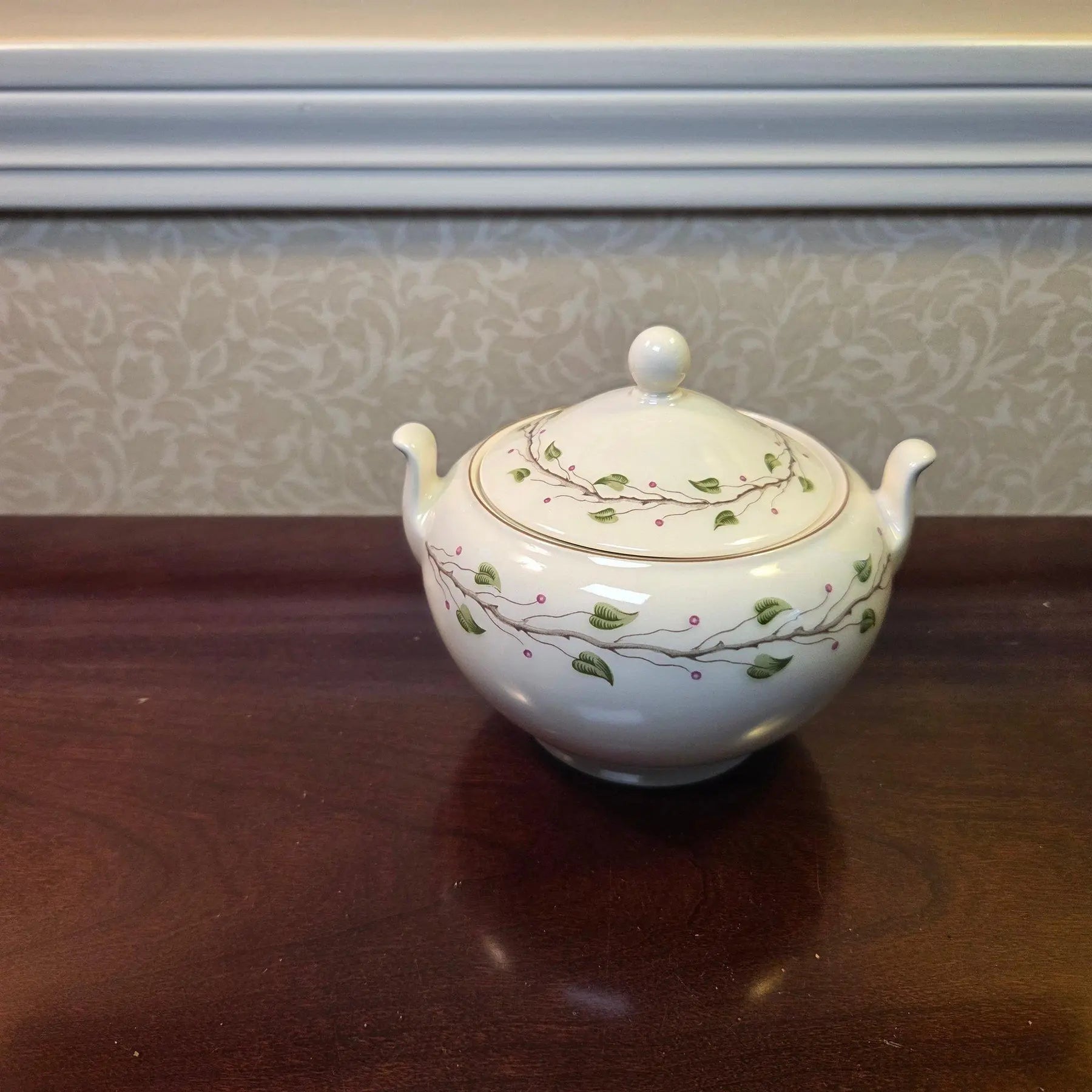 Vintage 1990 Wedgwood "Green Leaf" Queen's Ware Sugar & Creamer Set