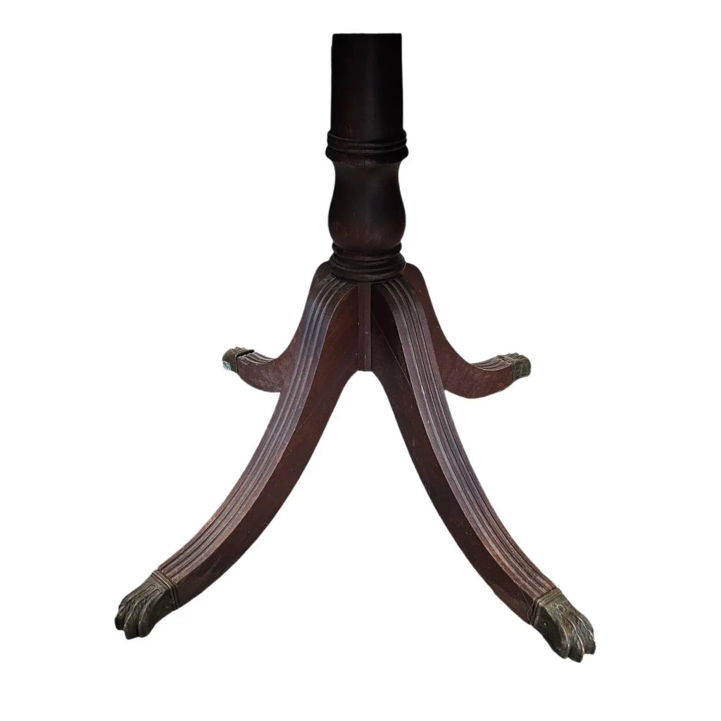Antique Mahogany Drop-Leaf Pedestal Table Attributed to Duncan Phyfe Style
