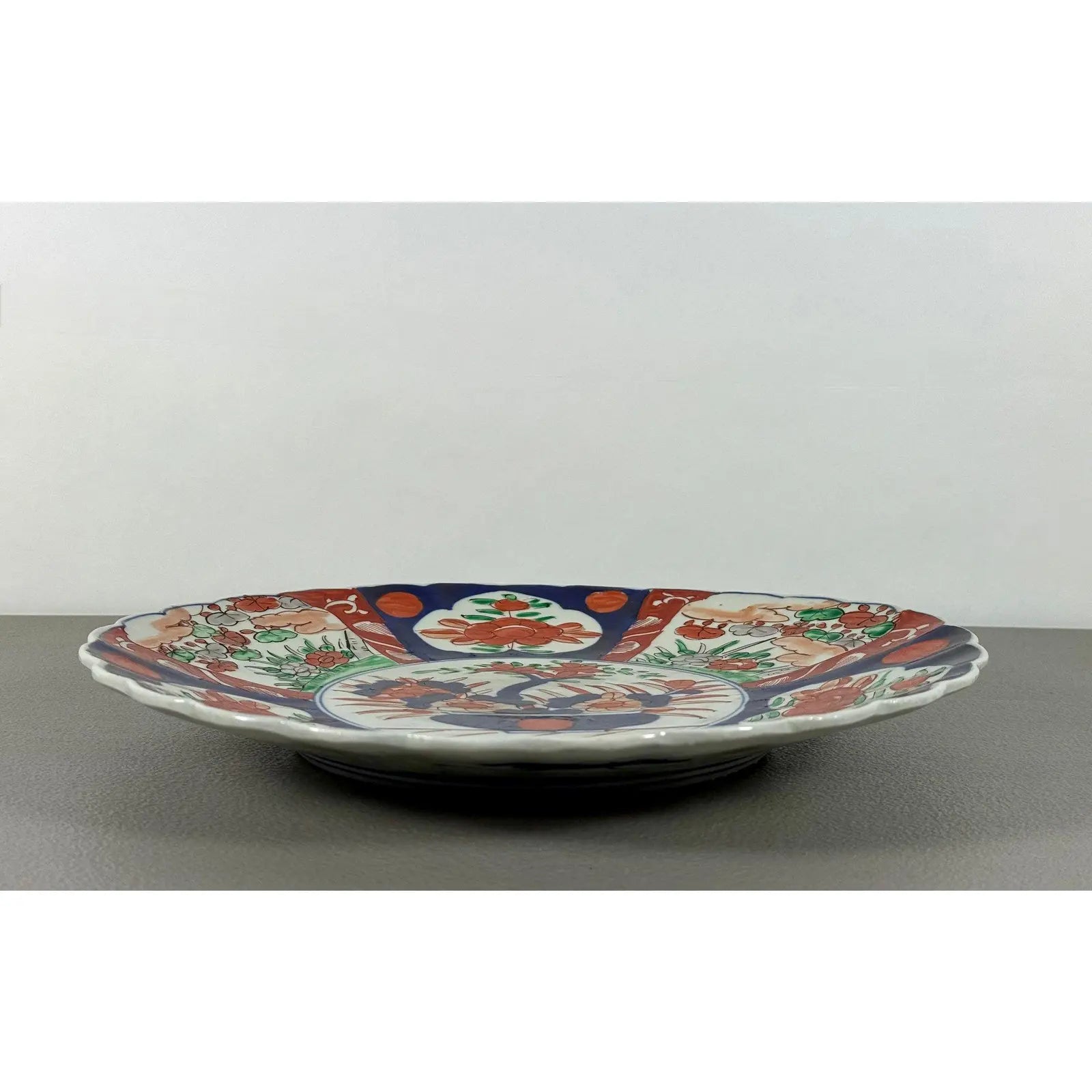 Large Antique Meiji Period Japanese Imari Scalloped Porcelain Charger 13.25 Inch
