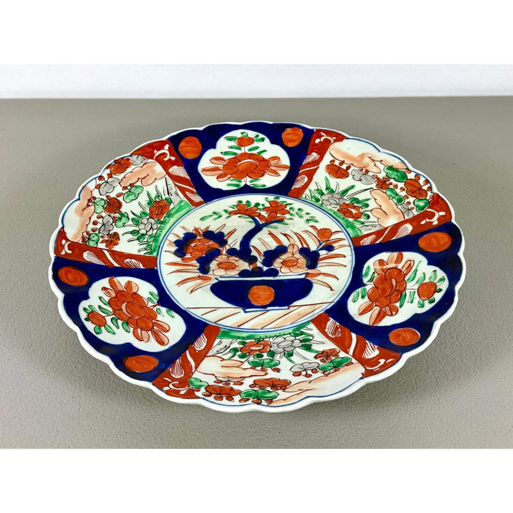 Large Antique Meiji Period Japanese Imari Scalloped Porcelain Charger 13.25 Inch