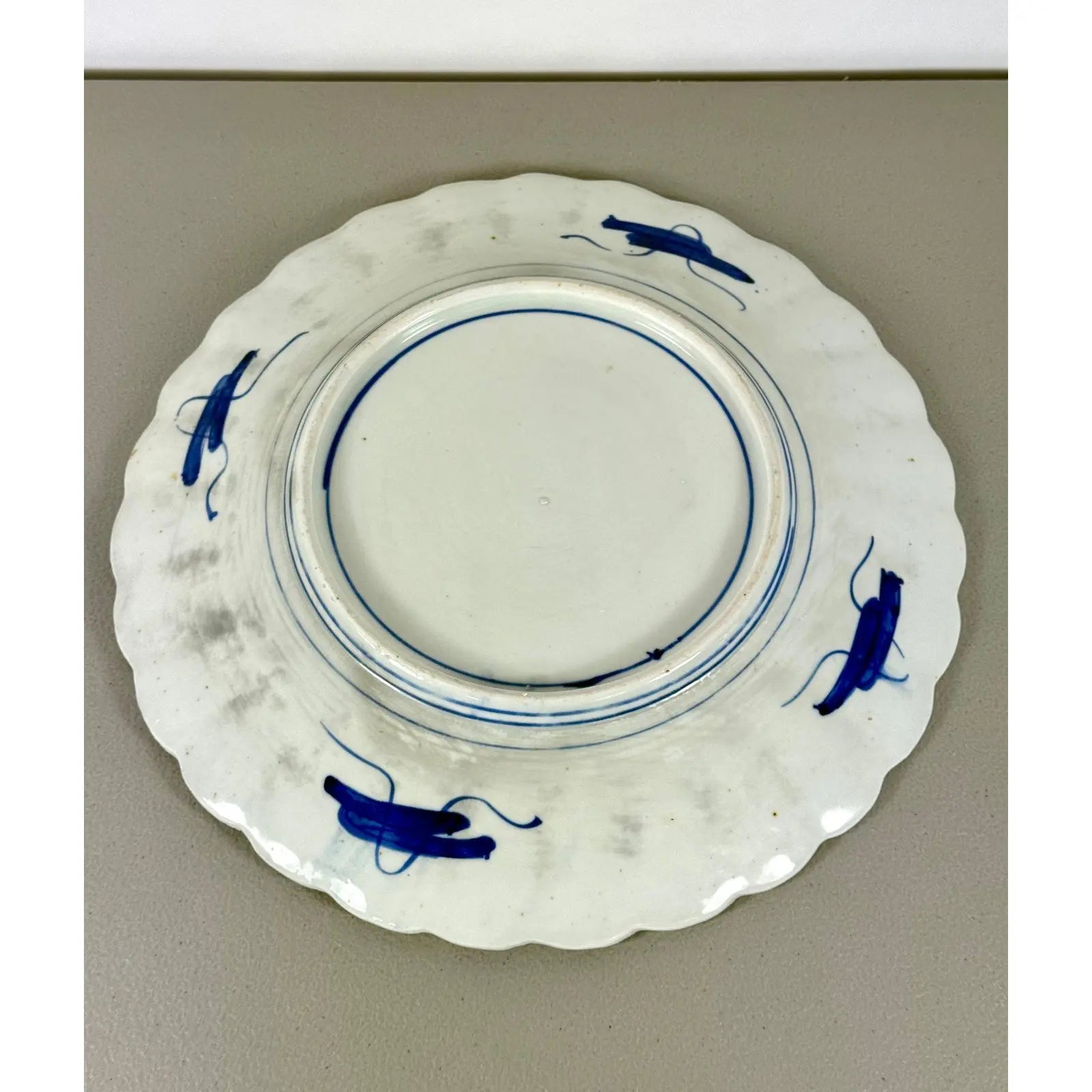 Large Antique Meiji Period Japanese Imari Scalloped Porcelain Charger 13.25 Inch